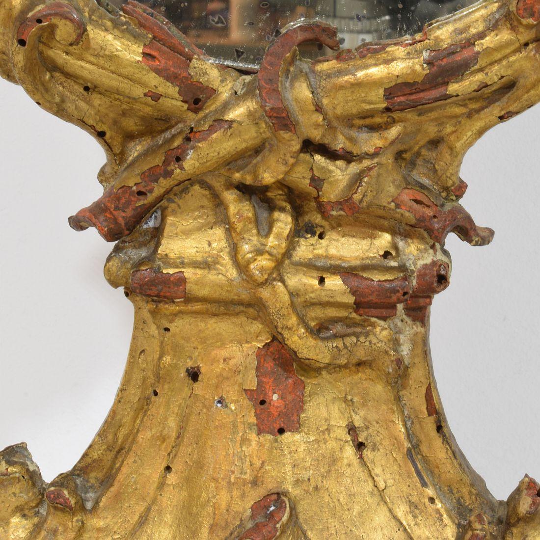 XVIIIe siècle, miroir baroque italien en bois doré sculpté en vente 9