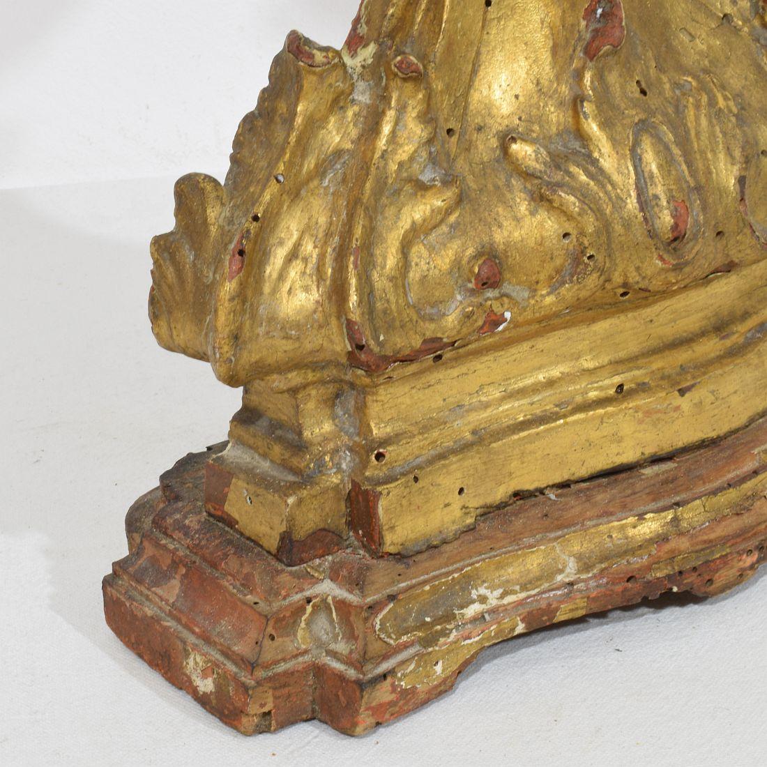 XVIIIe siècle, miroir baroque italien en bois doré sculpté en vente 10