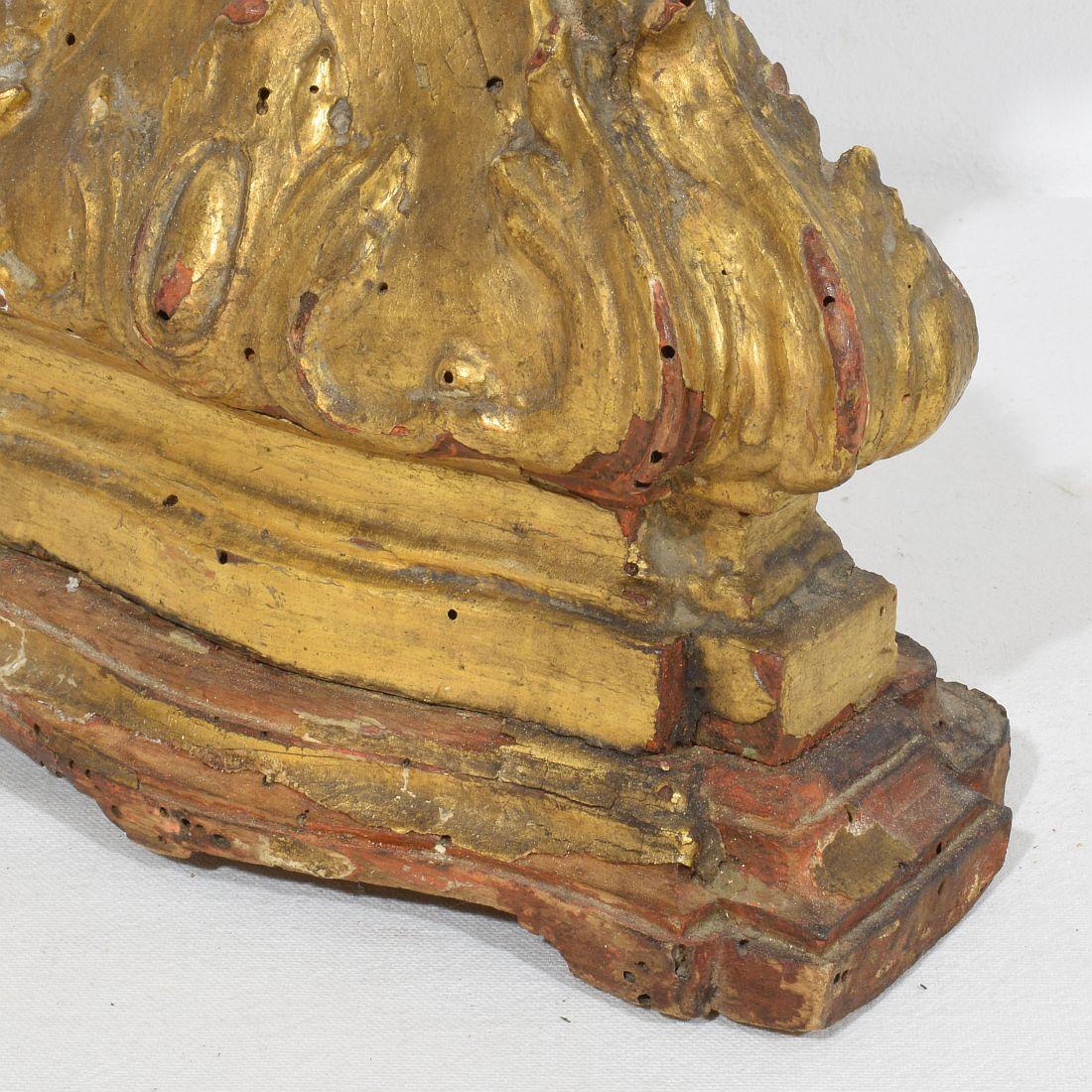 XVIIIe siècle, miroir baroque italien en bois doré sculpté en vente 10