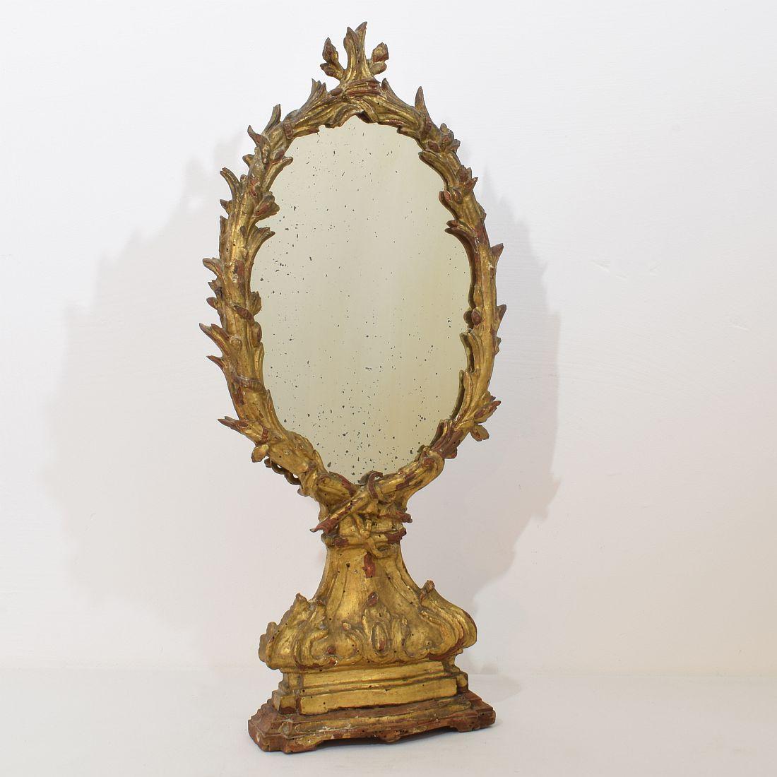 18th Century, Italian Carved Giltwood Baroque Standing Mirror In Fair Condition For Sale In Buisson, FR