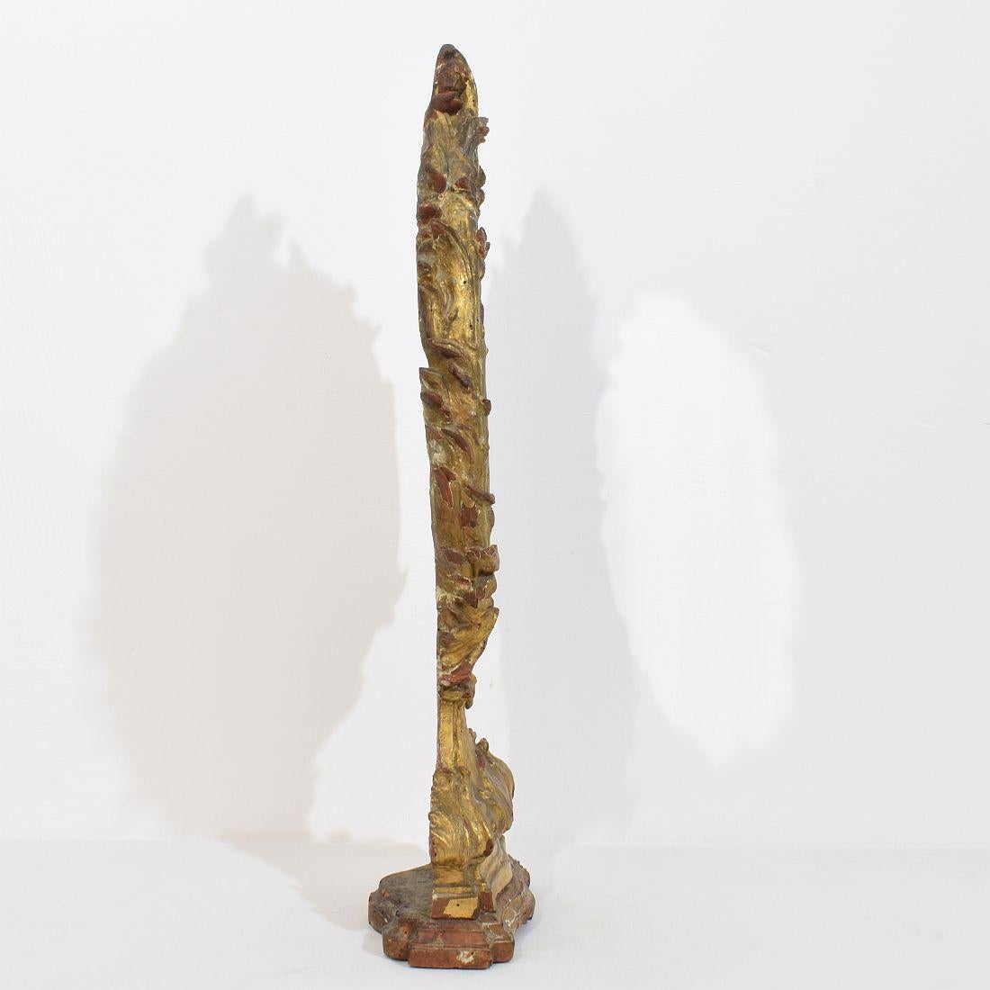 Sculpté à la main XVIIIe siècle, miroir baroque italien en bois doré sculpté en vente