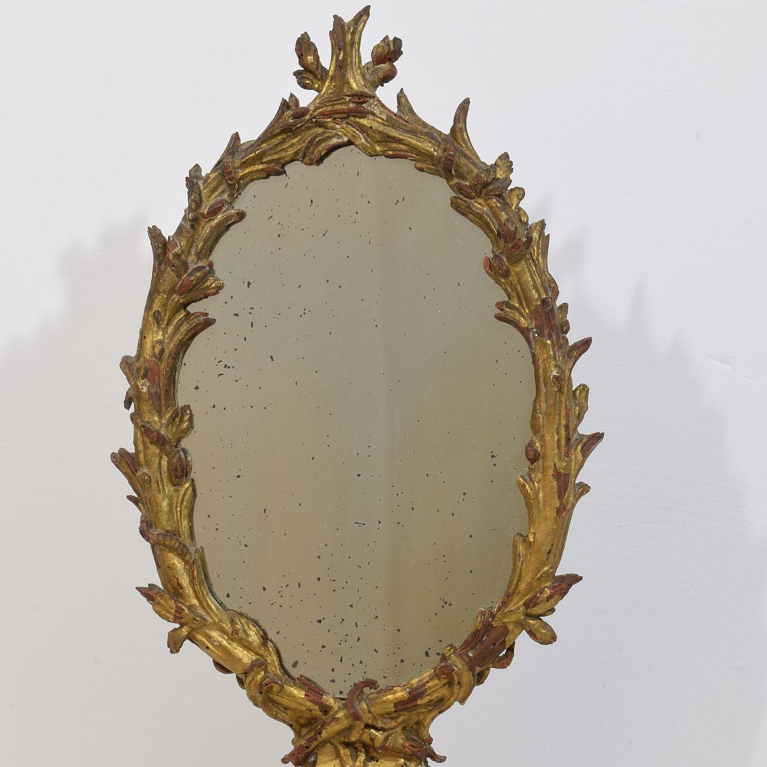 Bois XVIIIe siècle, miroir baroque italien en bois doré sculpté en vente