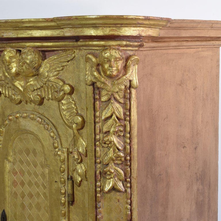 18th Century Italian Carved Giltwood Baroque Tabernacle with Angels For Sale 8