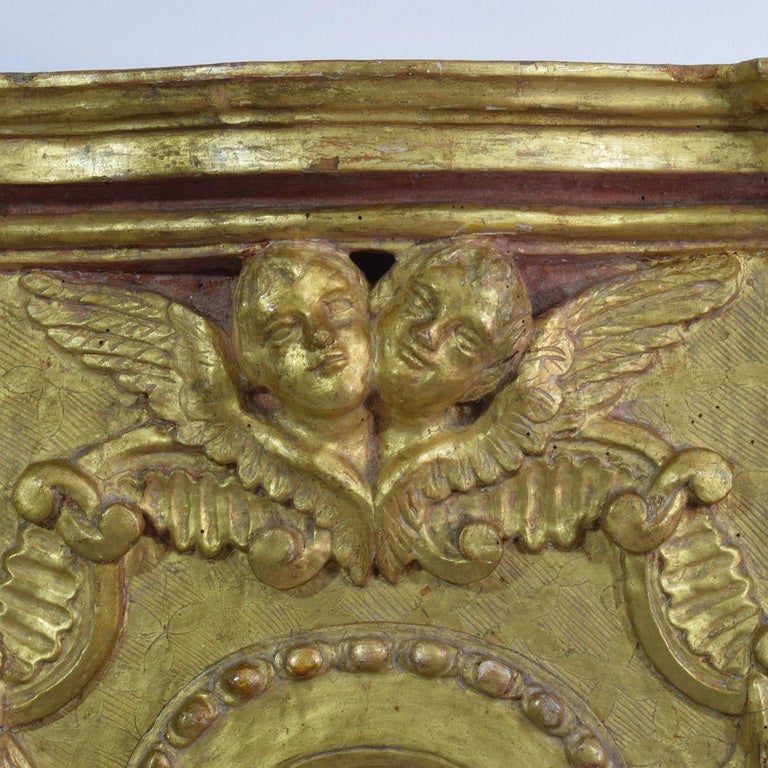 18th Century Italian Carved Giltwood Baroque Tabernacle with Angels For Sale 10