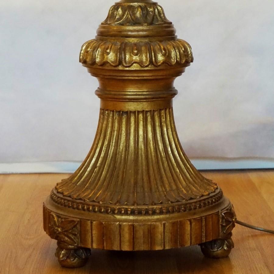 Torchère d'église italienne du 18ème siècle en bois doré sculpté transformée en lampadaire en vente 5