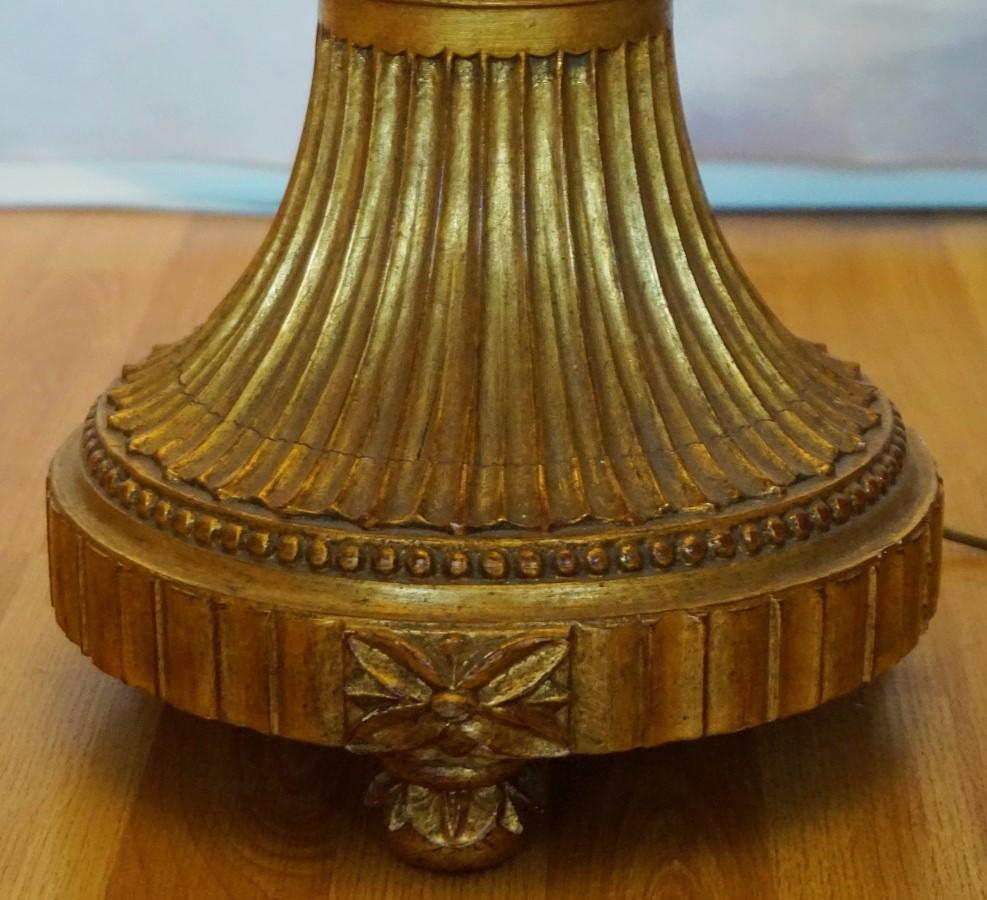 Torchère d'église italienne du 18ème siècle en bois doré sculpté transformée en lampadaire en vente 7