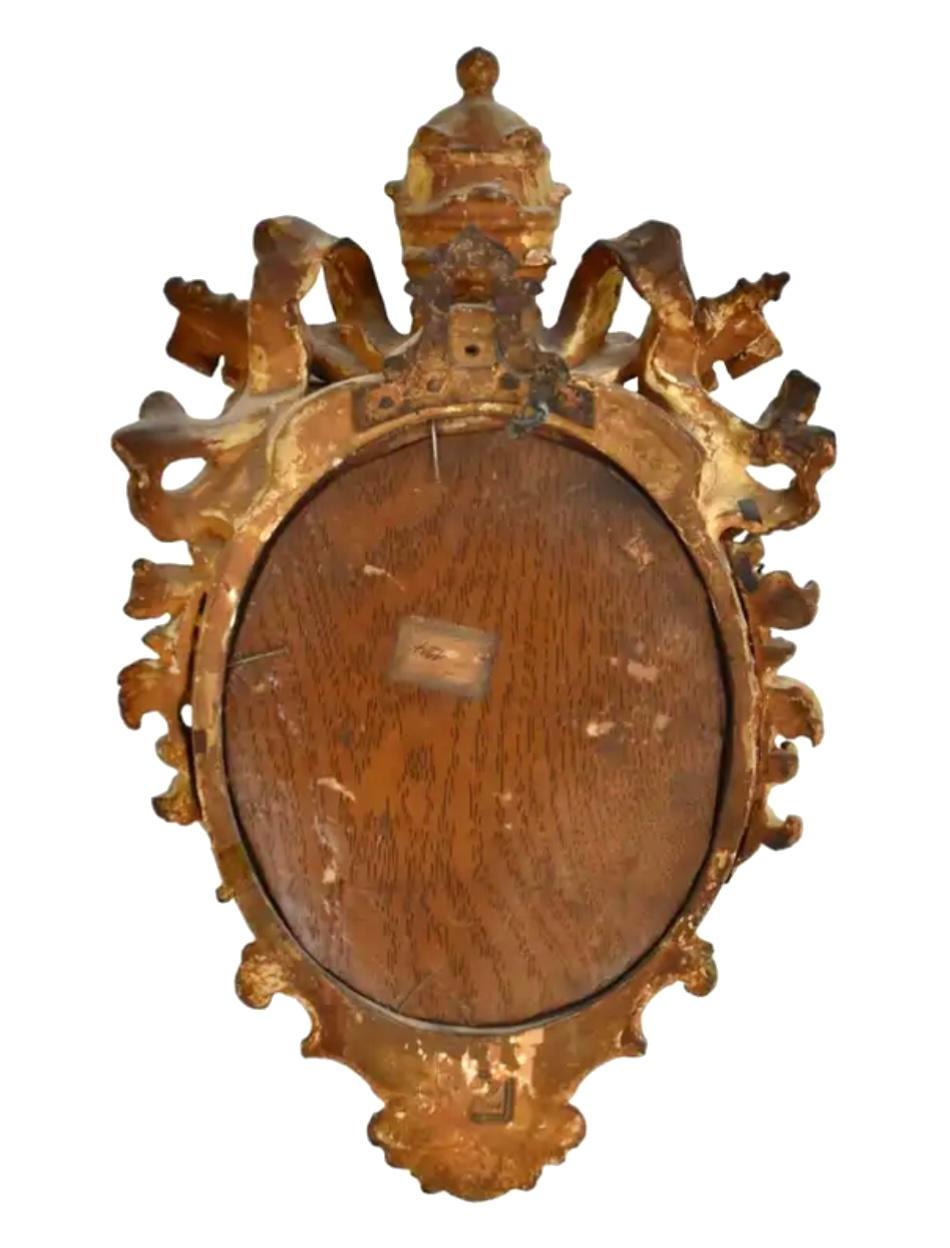 Miroir à encadrement en bois sculpté et doré italien du 18e siècle en vente 1