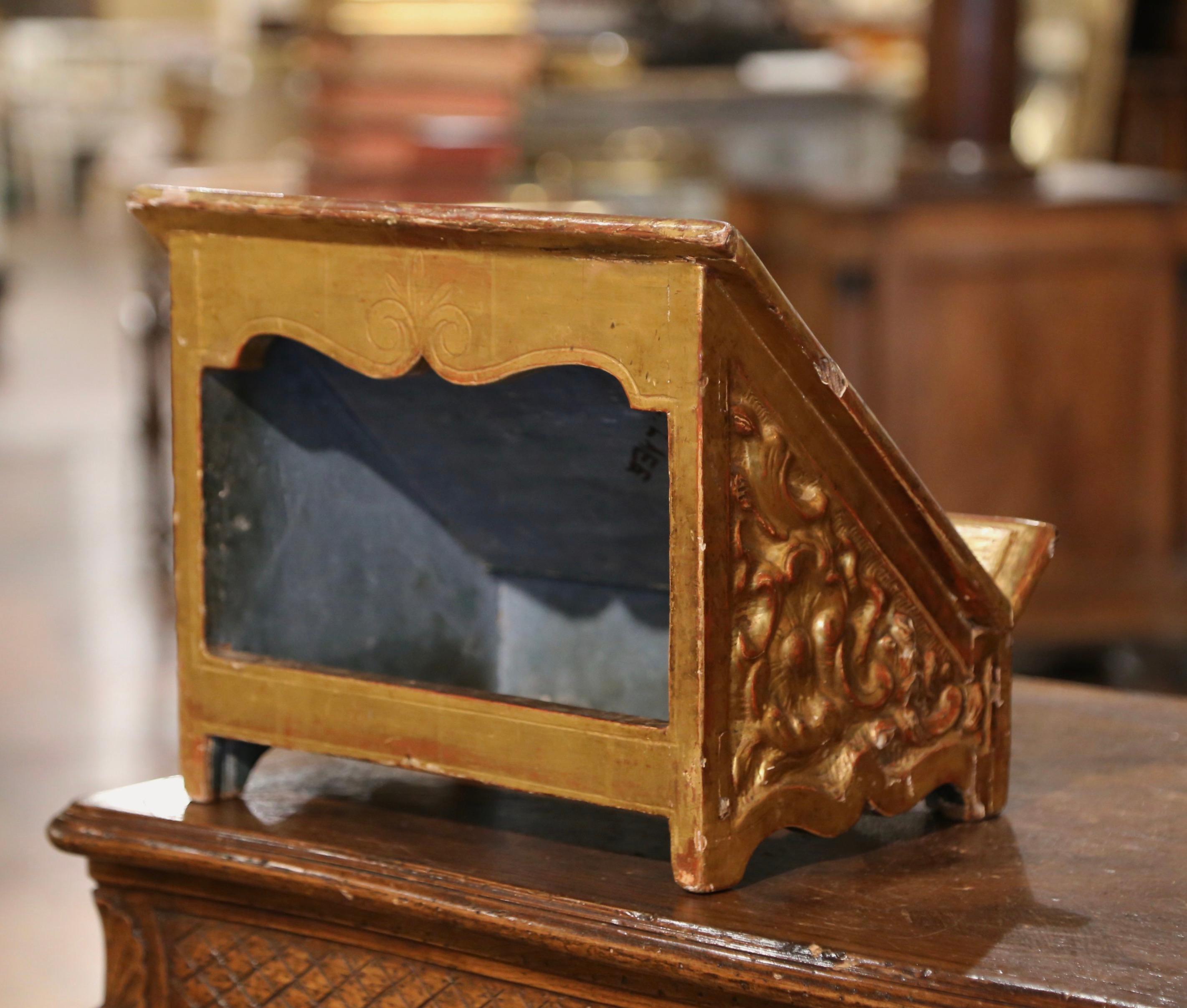 Atril para libros de la Santa Biblia de madera dorada tallada italiana del siglo XVIII Barroco