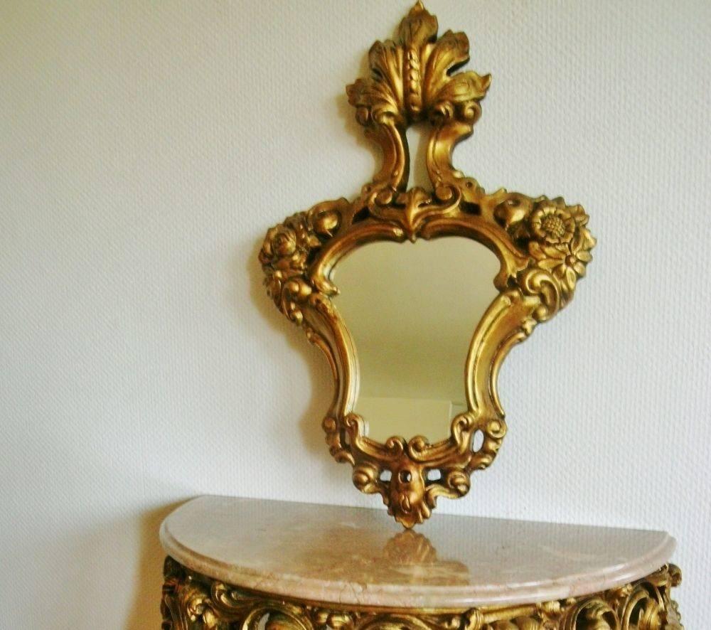 Italian hand carved giltwood mirror in Baroque style richly ornate with foliage and flowers.
Measures: Height: 29 ½ in / 75 cm
Width 19 ½ in / 50 cm
Depth 2 ¾ in / 7 cm
Weight 11 lb. / 5 kg.