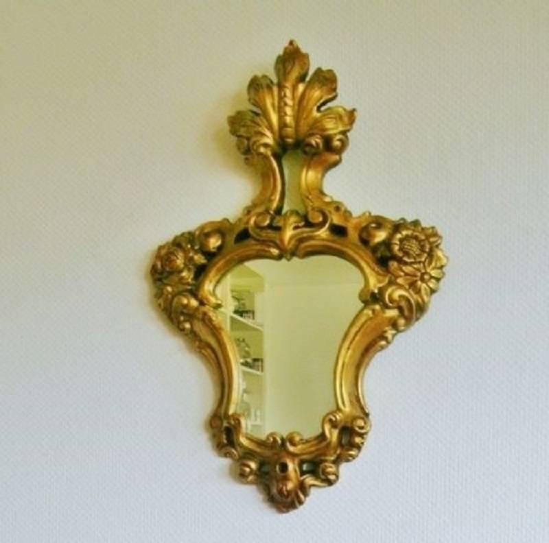 Baroque 18th Century Italian Carved Giltwood Mirror For Sale