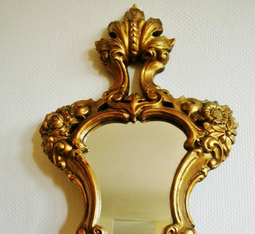 Italienischer geschnitzter Spiegel aus vergoldetem Holz aus dem 18. Jahrhundert (Handgeschnitzt) im Angebot