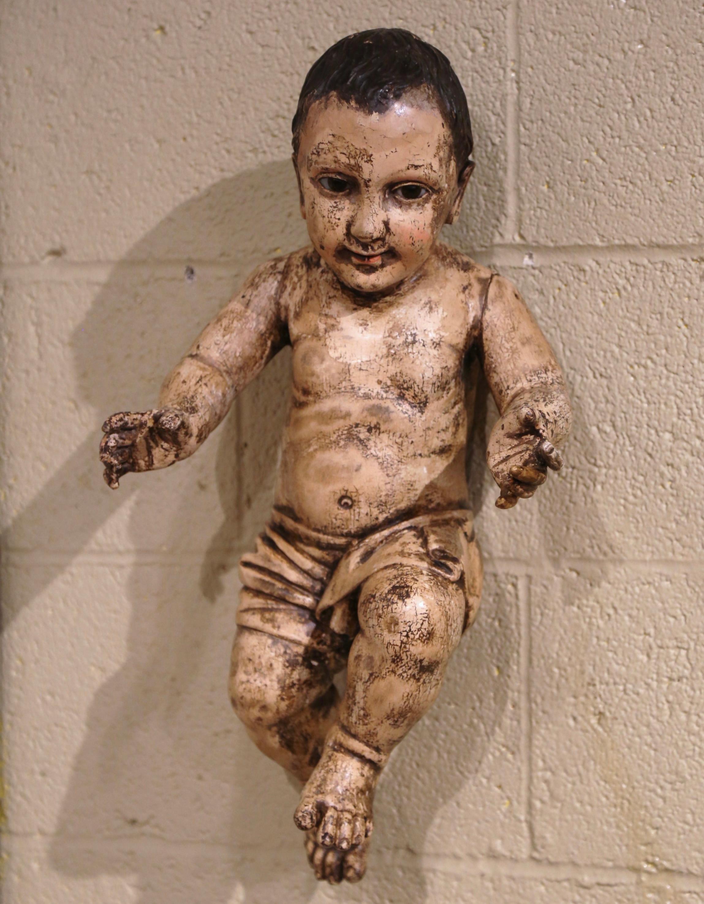 Italienisches geschnitztes polychromes Baby Jesus aus vergoldetem Holz mit Glasaugen aus dem 18. Jahrhundert im Angebot 1