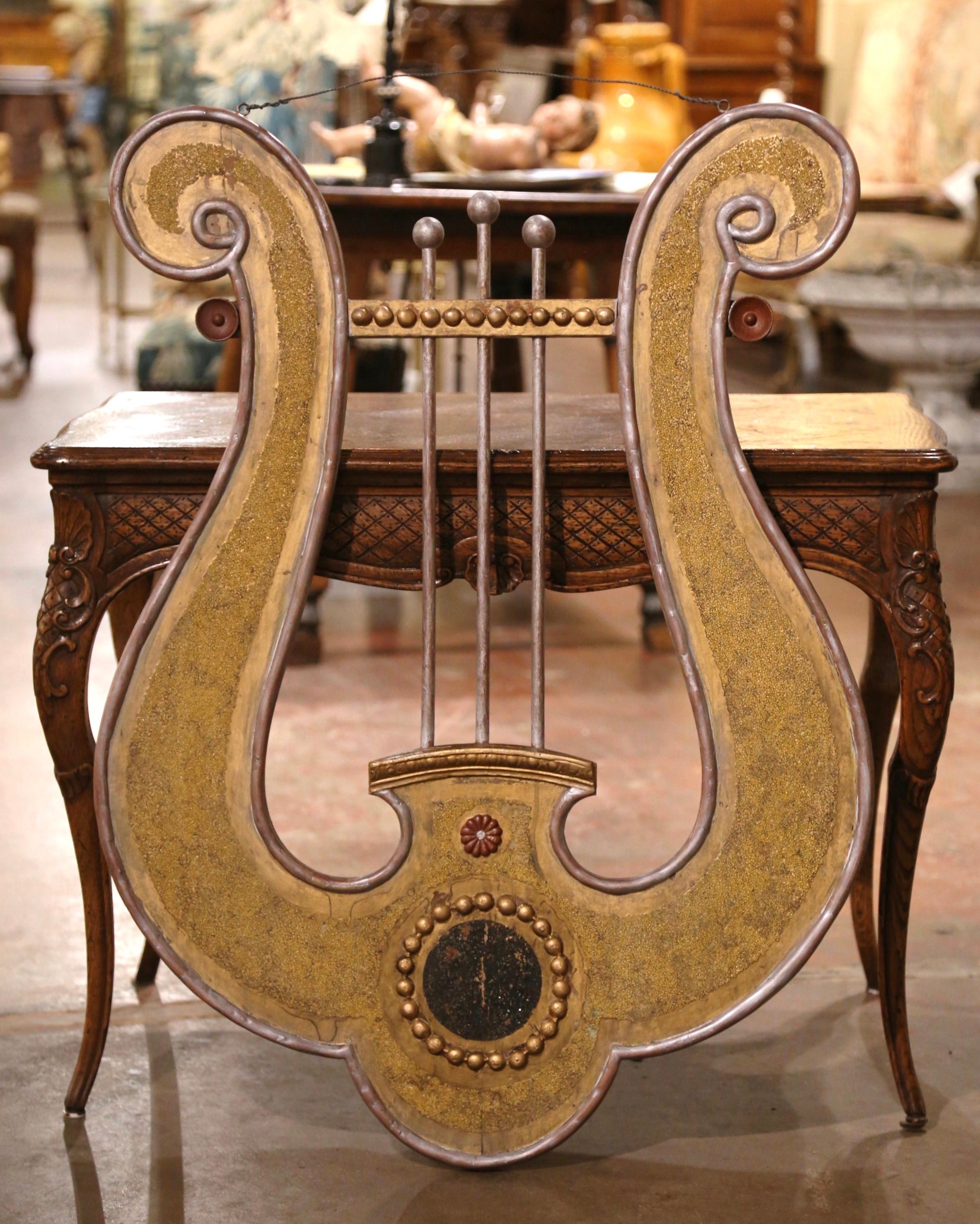 Lyre murale décorative italienne du 18ème siècle en bois doré sculpté, argenté et peint Excellent état - En vente à Dallas, TX