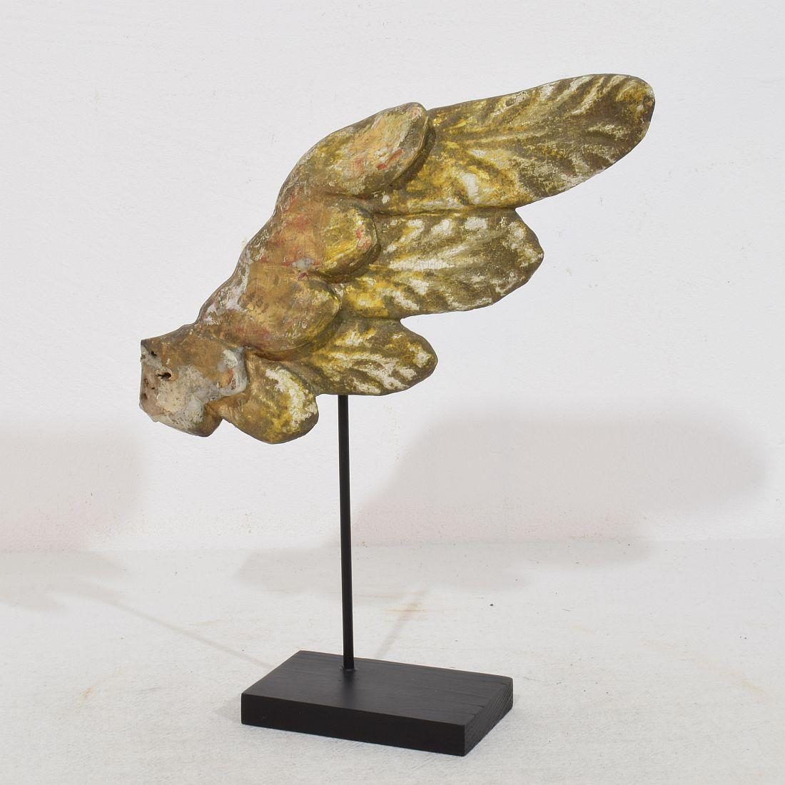 Beautiful Baroque hand carved angel-wing with traces of old paint and gilding. Rare and very decorative item placed on a wooden base, Italy, circa 1750. Weathered. Measurement is inclusive the wooden base.
H:24,5cm  W:20cm D:5,5cm 