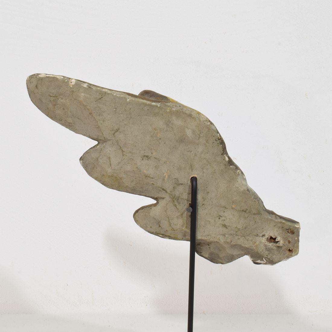 Legno Ala di angelo barocco in legno dorato intagliato del XVIII secolo in vendita