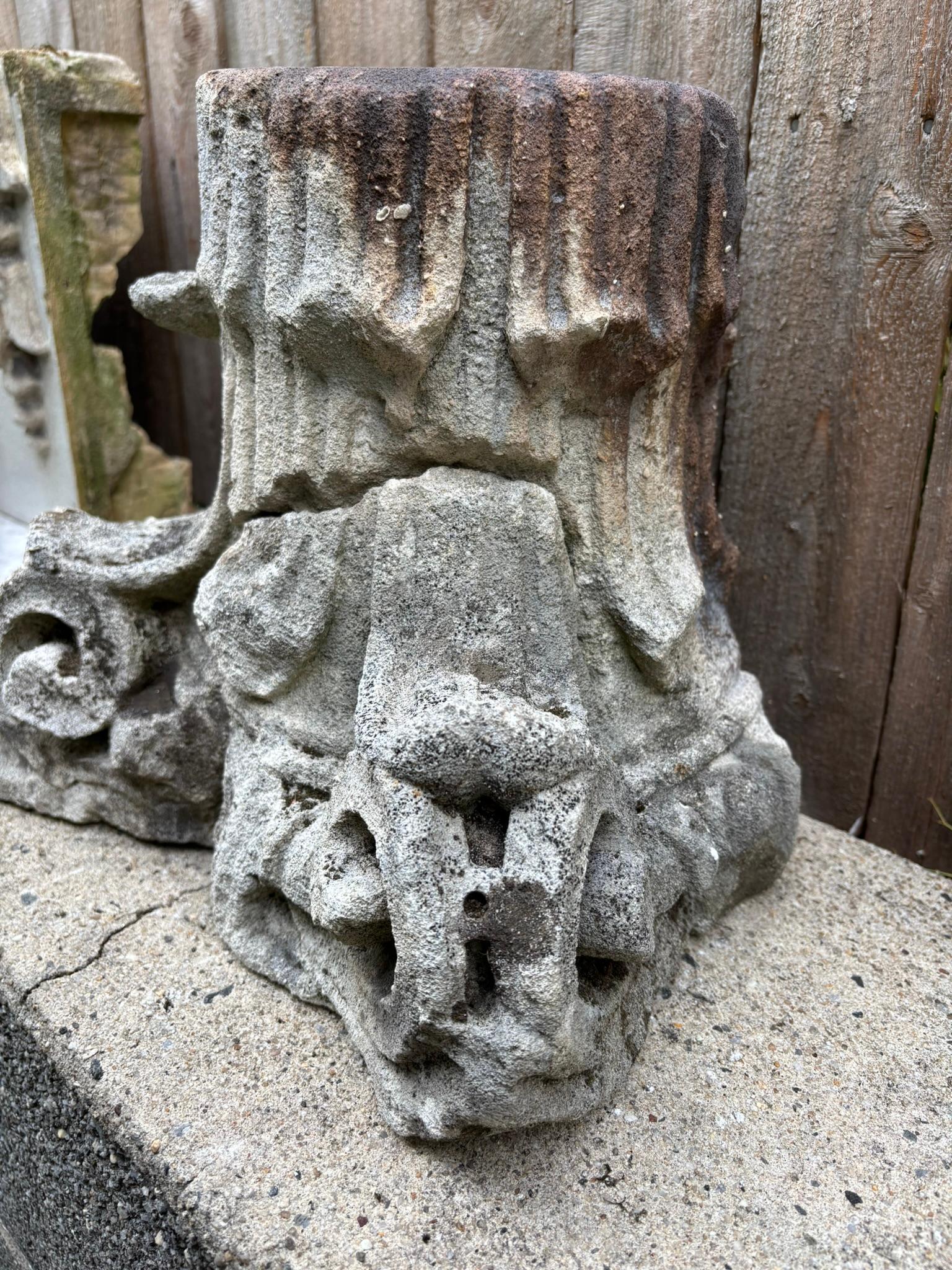 Chapiteau corinthien italien en pierre calcaire sculptée du 18e siècle en vente 3