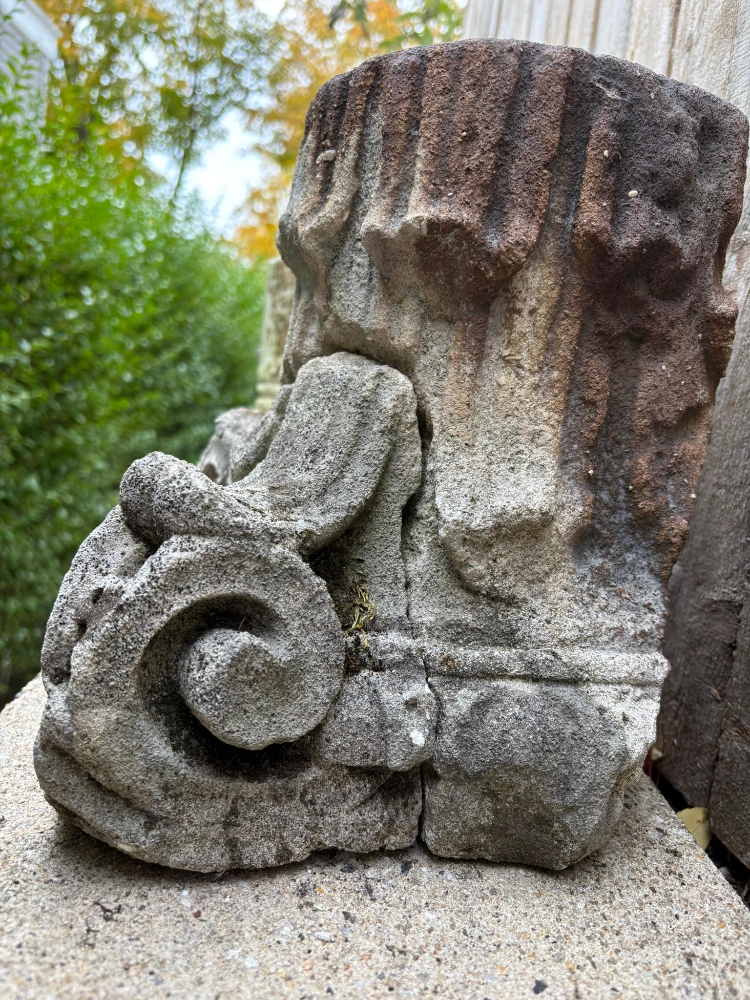 Chapiteau corinthien italien en pierre calcaire sculptée du 18e siècle en vente 5