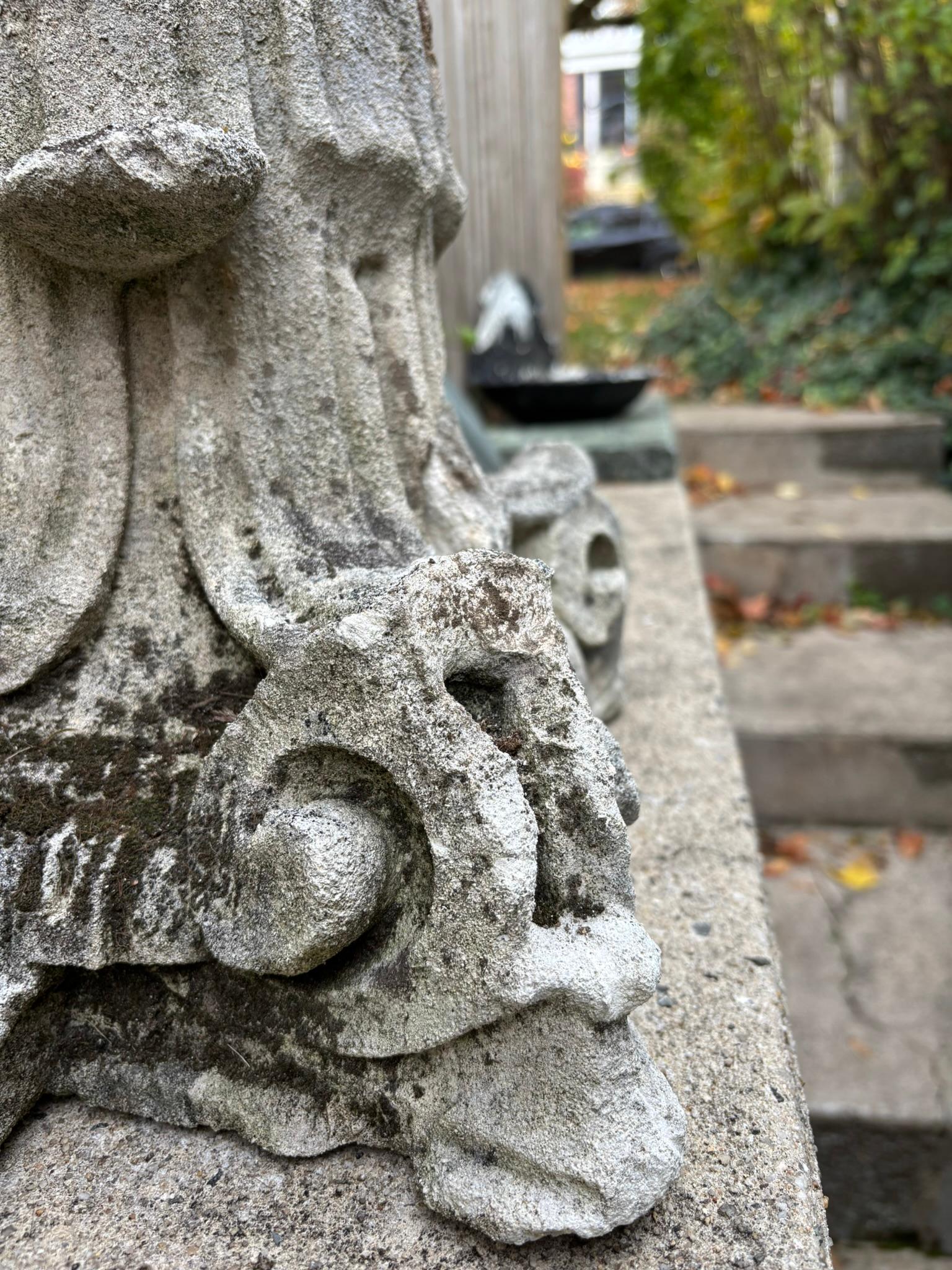 XVIIIe siècle Chapiteau corinthien italien en pierre calcaire sculptée du 18e siècle en vente