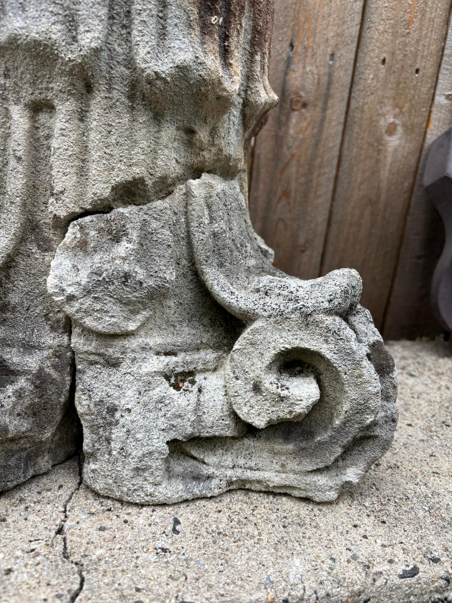 Chapiteau corinthien italien en pierre calcaire sculptée du 18e siècle en vente 2