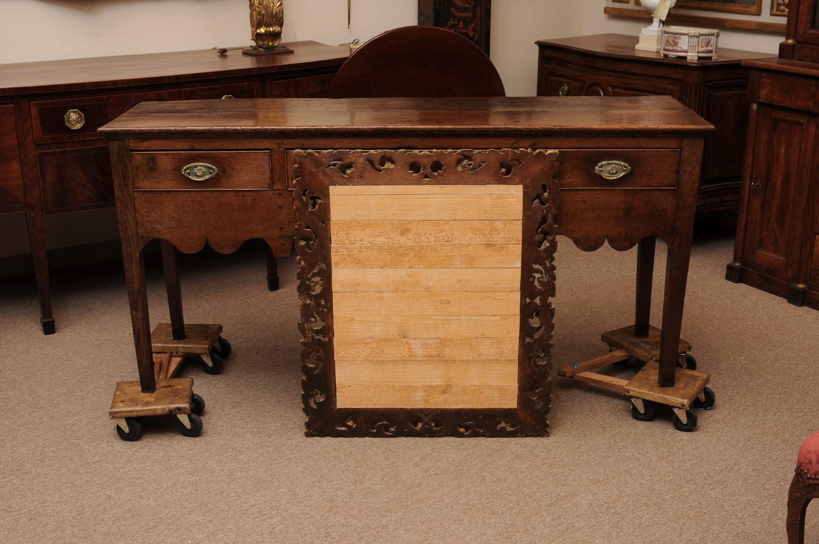 Miroir italien sculpté du 18ème siècle avec motif de feuillage en vente 7