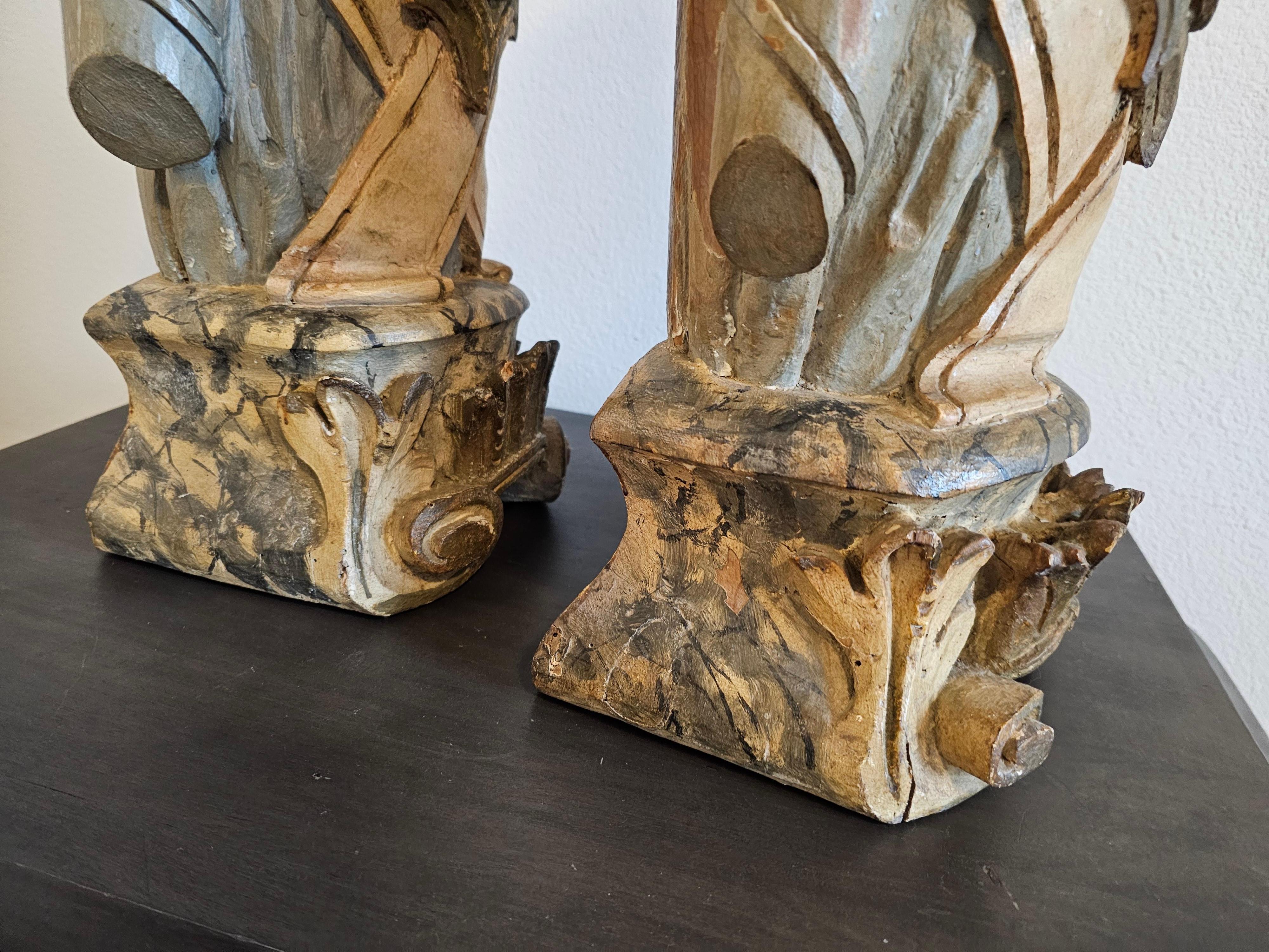Pareja de bustos de relicario de madera tallada y pintada italiana del siglo XVIII en venta 11