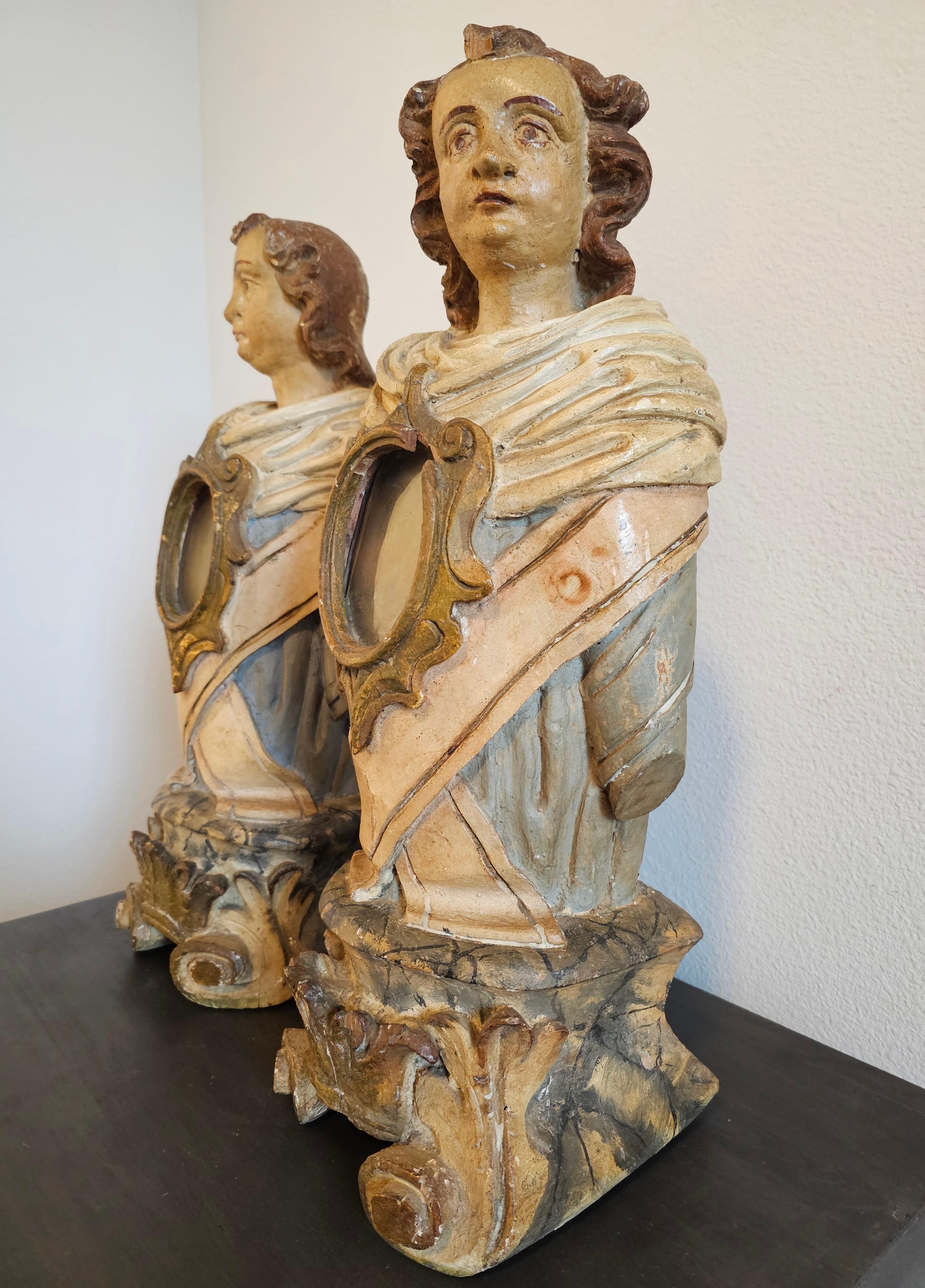 18th Century Italian Carved Painted Wood Reliquary Altar Figure Bust Pair In Distressed Condition For Sale In Forney, TX