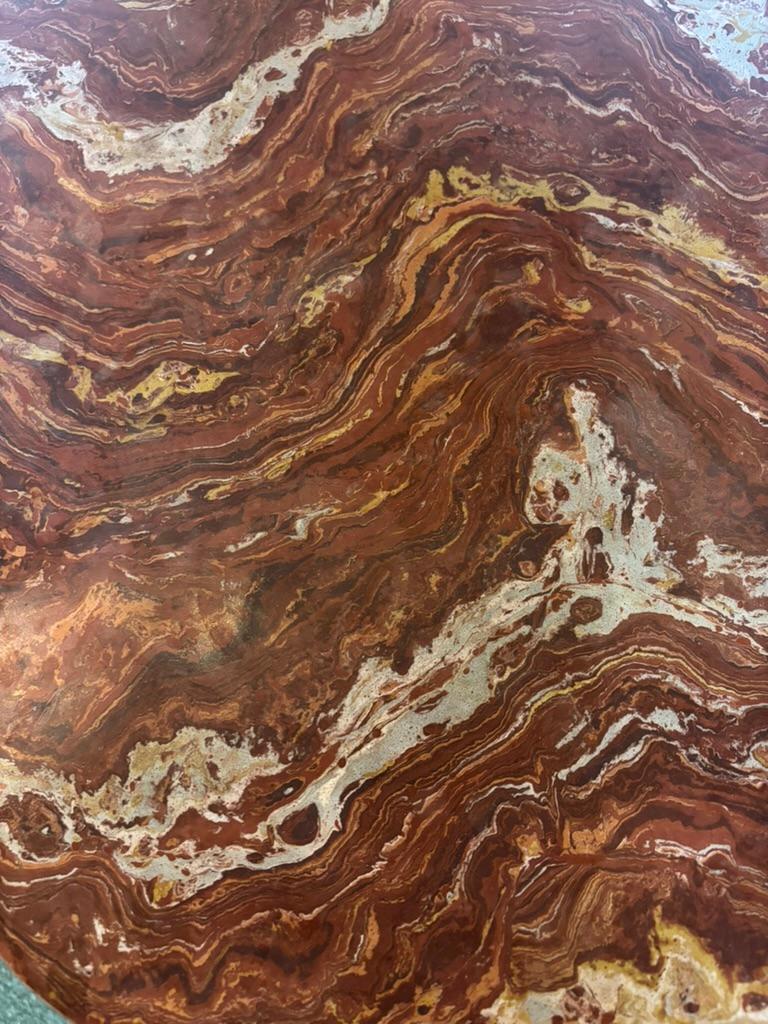 Tavolo da console con testa di ariete intagliata del XVIII secolo con piano in scagliola in vendita 11