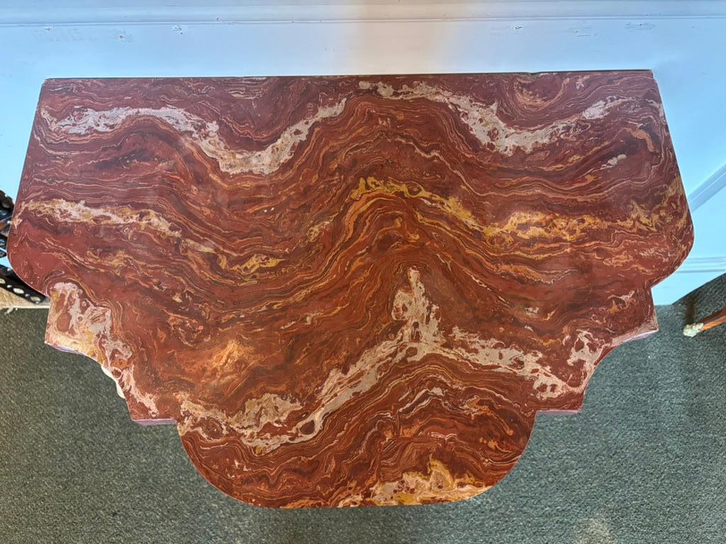 Tavolo da console con testa di ariete intagliata del XVIII secolo con piano in scagliola in vendita 12