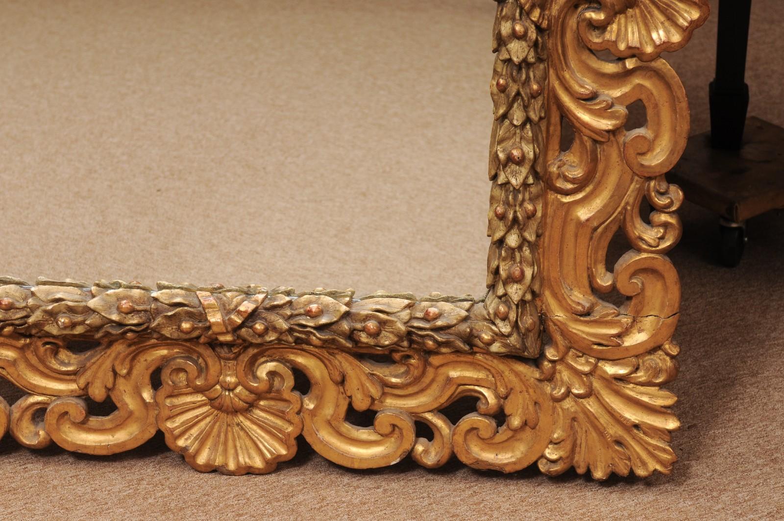 Specchio rettangolare in legno dorato intagliato del XVIII secolo con conchiglie, 1760 ca. in vendita 1