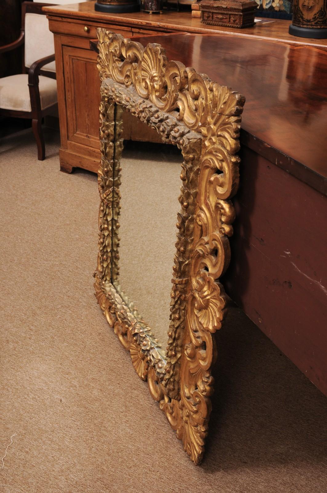 Specchio rettangolare in legno dorato intagliato del XVIII secolo con conchiglie, 1760 ca. in vendita 3