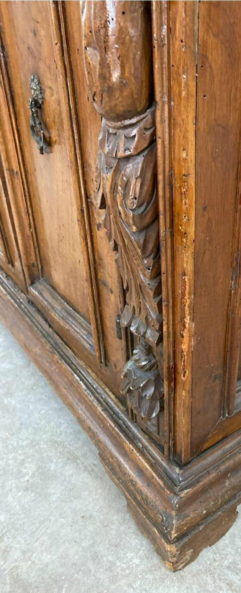 18th Century Italian Carved Walnut Cabinet For Sale 1