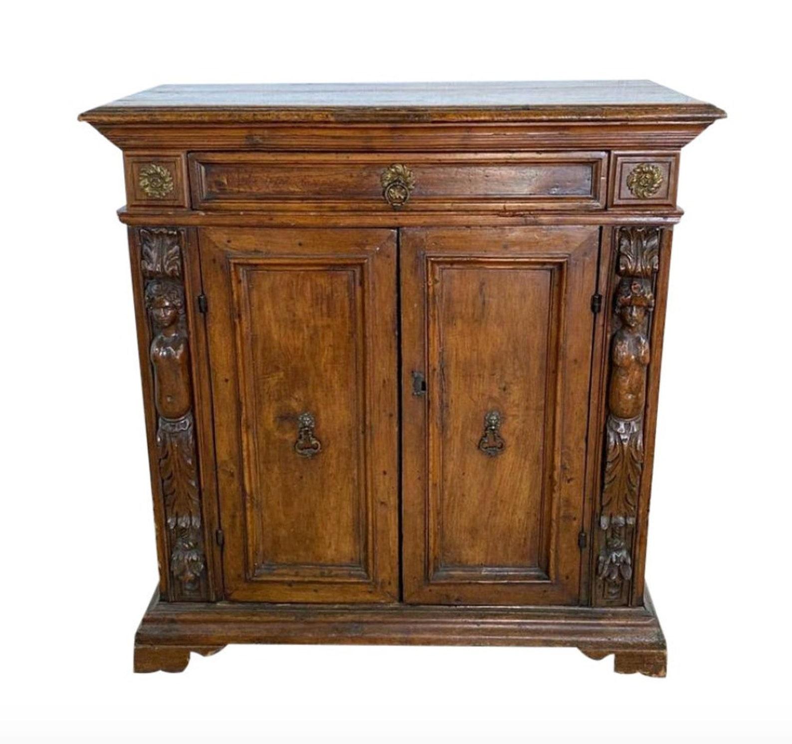 18th Century Italian Carved Walnut Cabinet For Sale 2