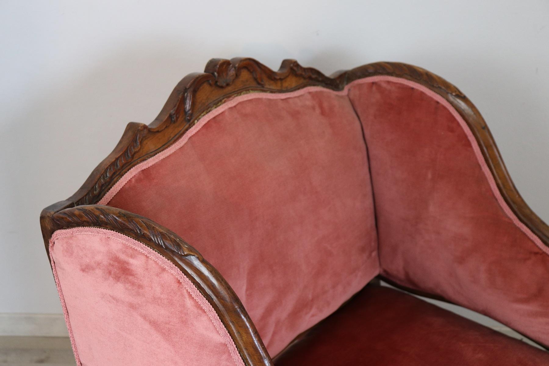 18th Century Italian Carved Walnut Chaise Longue with Velvet 6