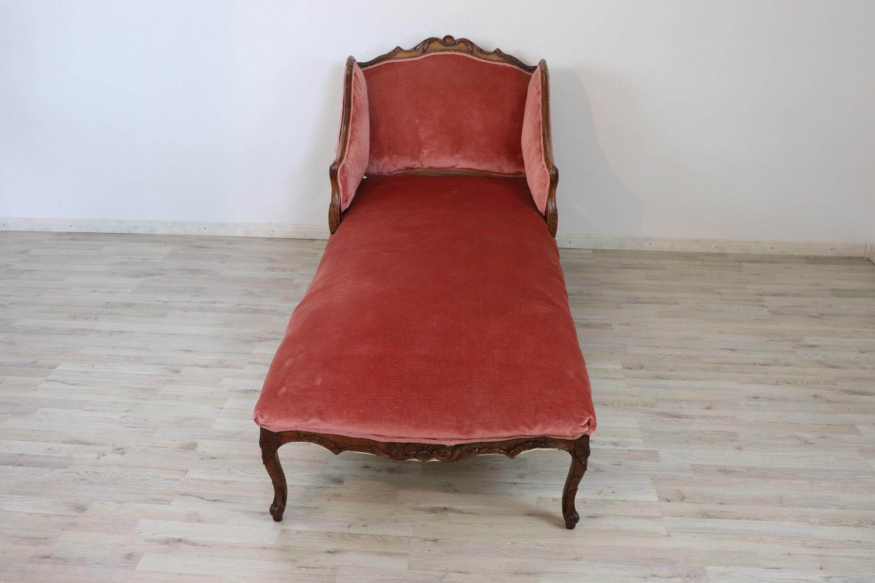 18th Century Italian Carved Walnut Chaise Longue with Velvet 9