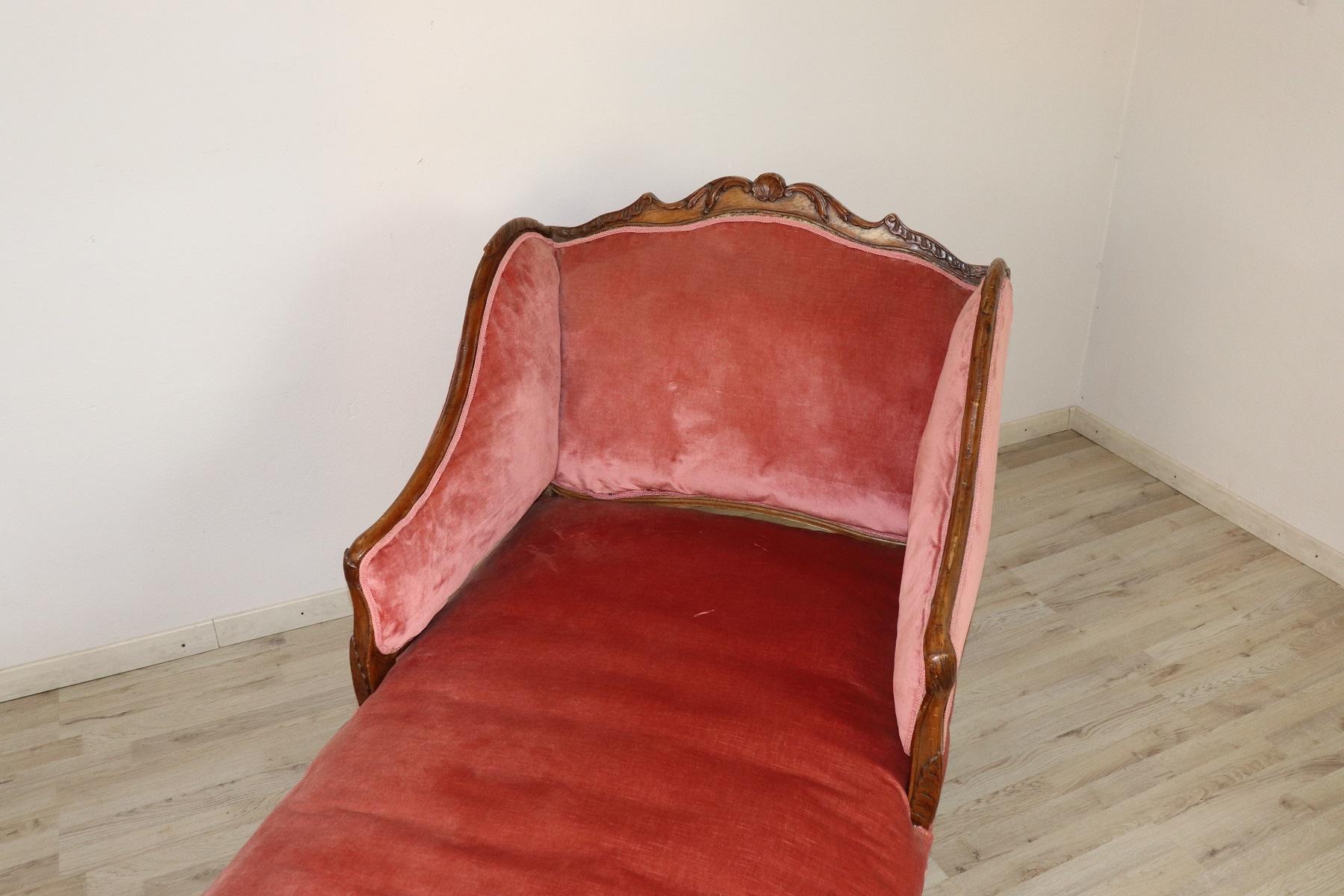 18th Century Italian Carved Walnut Chaise Longue with Velvet 2