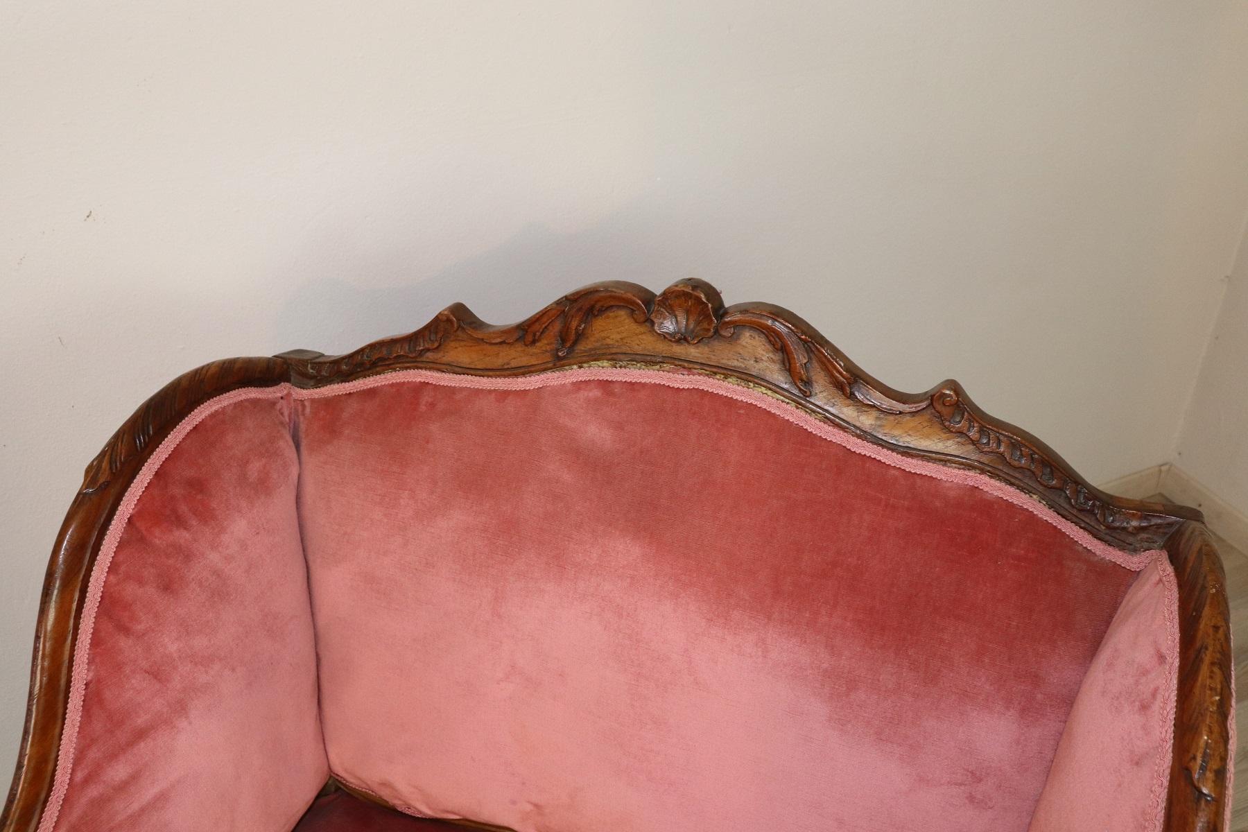 18th Century Italian Carved Walnut Chaise Longue with Velvet 3