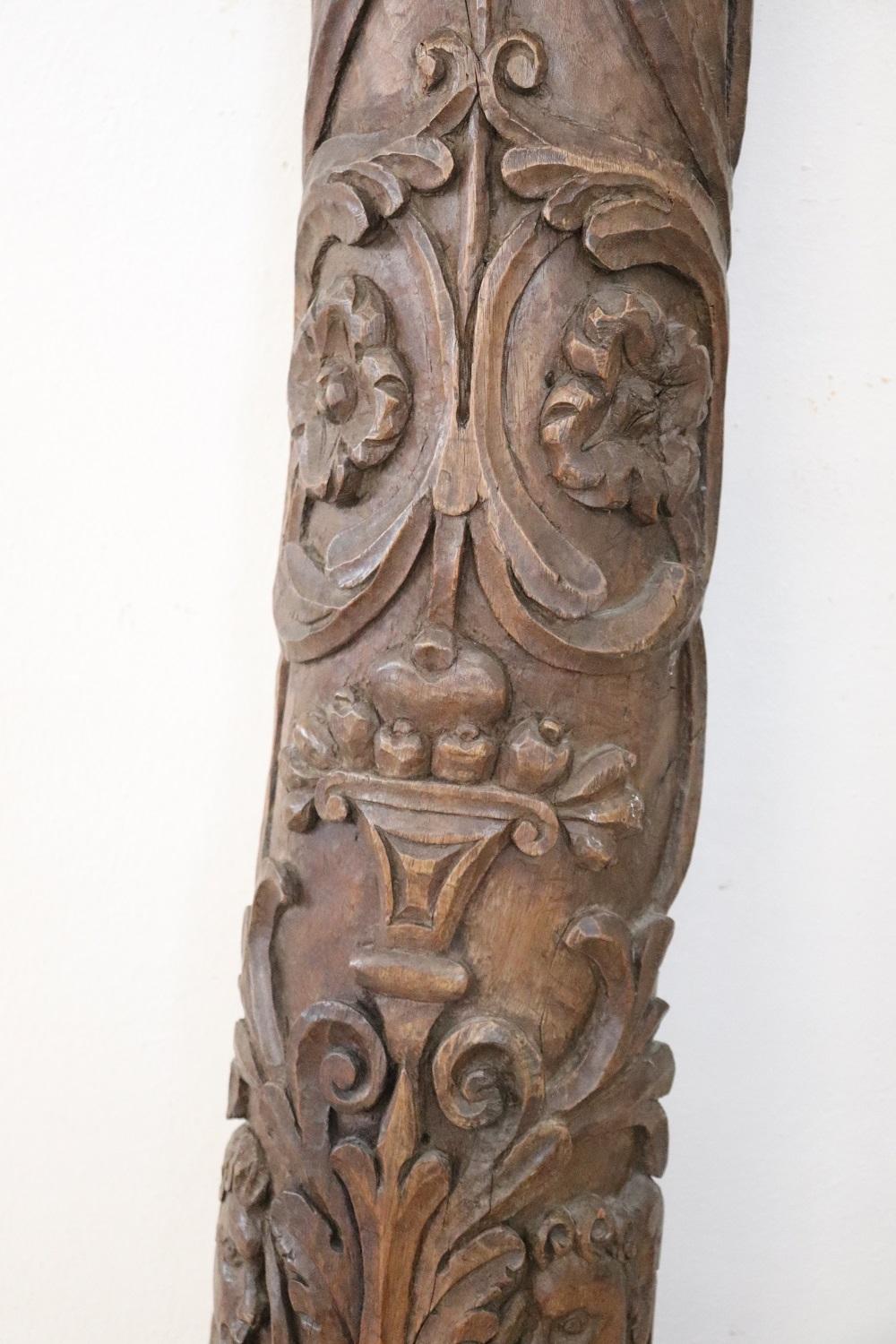 18th Century Italian Carved Walnut Pair of Columns In Good Condition In Casale Monferrato, IT