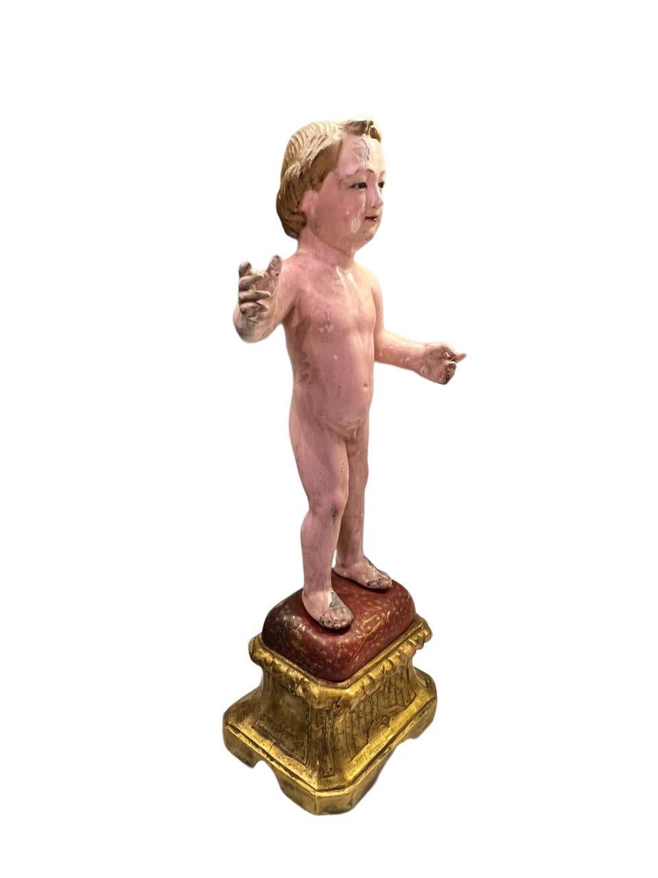 Italienische geschnitzte und polychromierte Figur aus Holz mit Baby Jesus aus dem 18. Jahrhundert (Blattgold)