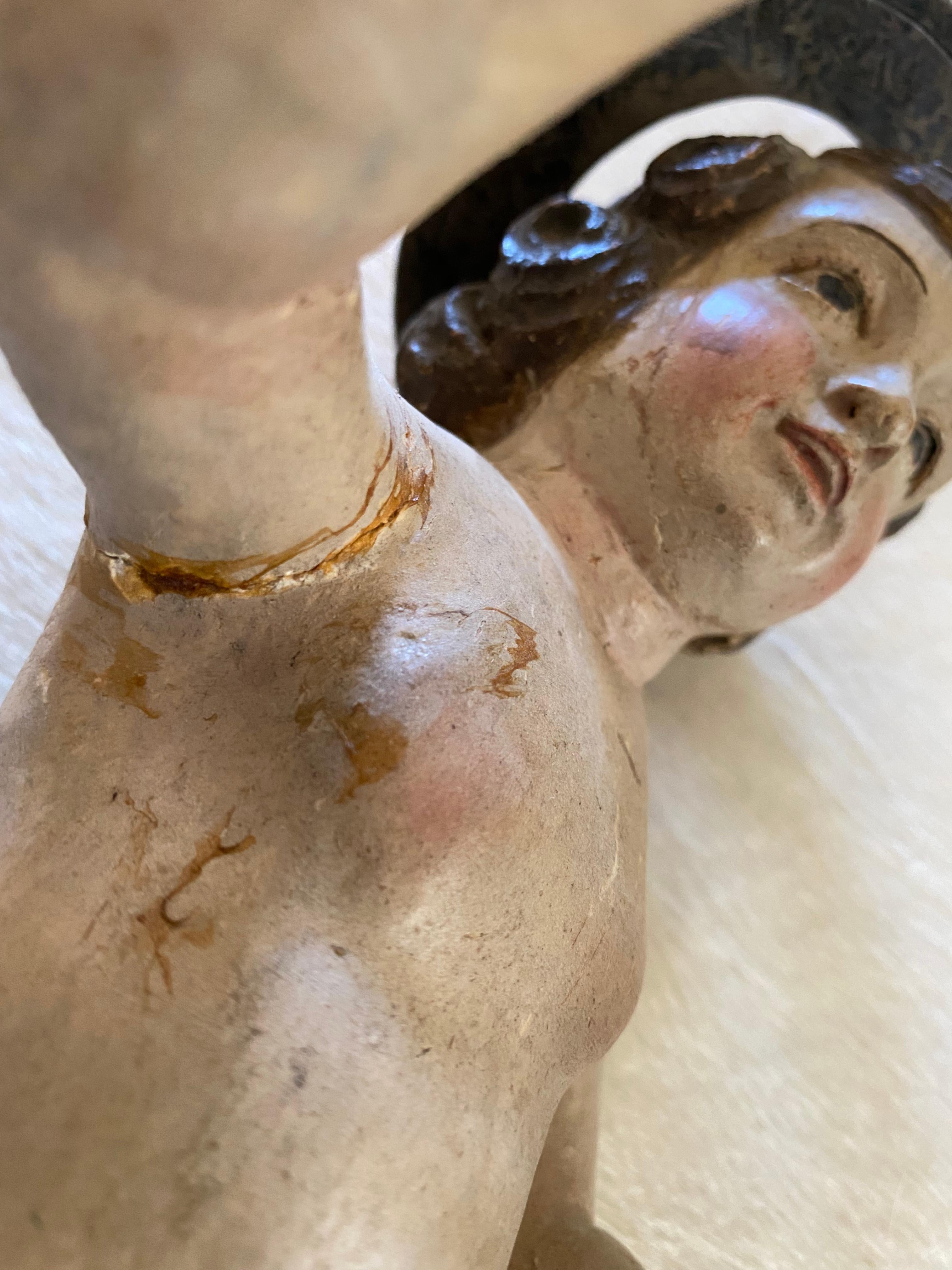 Figura italiana del siglo XVIII del Niño Jesús tallada en madera y policromada en venta 4