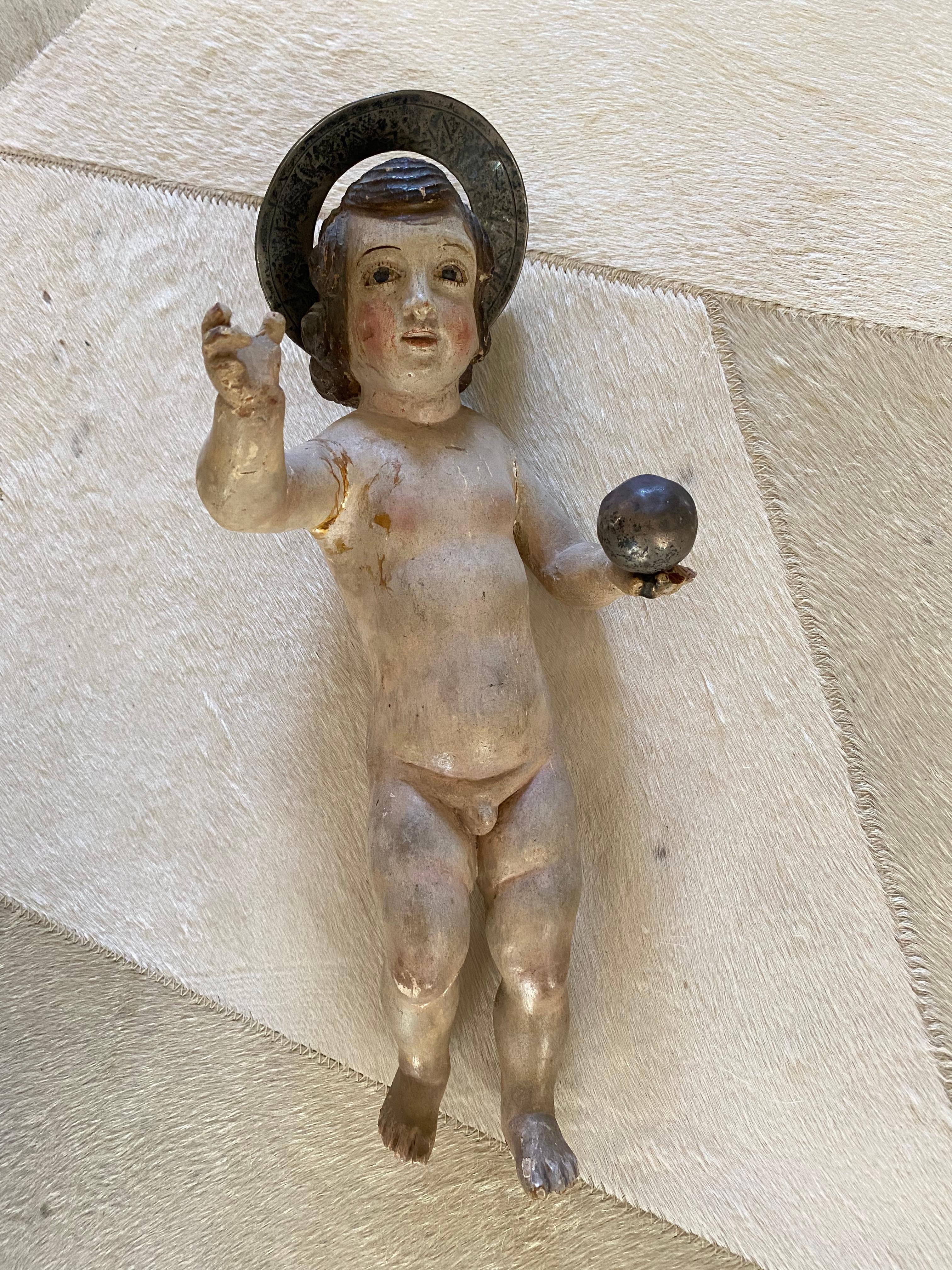 Figura italiana del siglo XVIII del Niño Jesús tallada en madera y policromada Barroco en venta