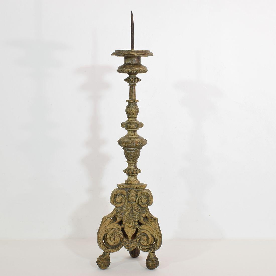18th Century, Italian Carved Wood Baroque Candlestick with Angel Heads In Good Condition In Buisson, FR