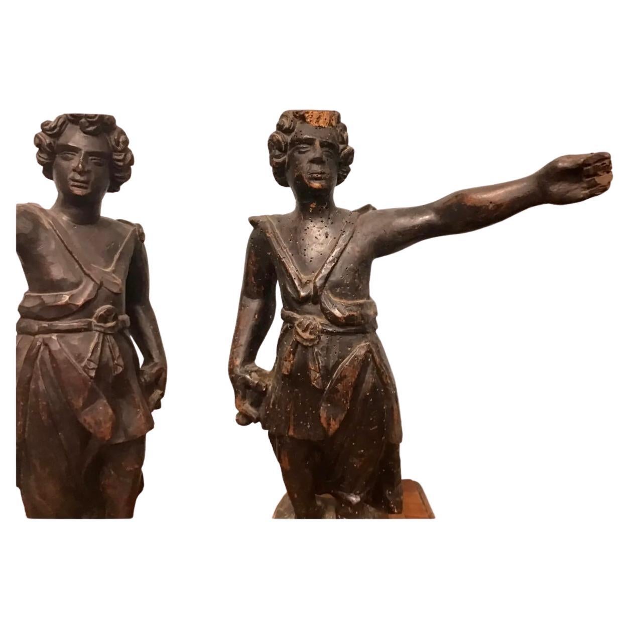 Italienische geschnitzte Holzskulpturen des 18. Jahrhunderts – ein Paar im Angebot 3
