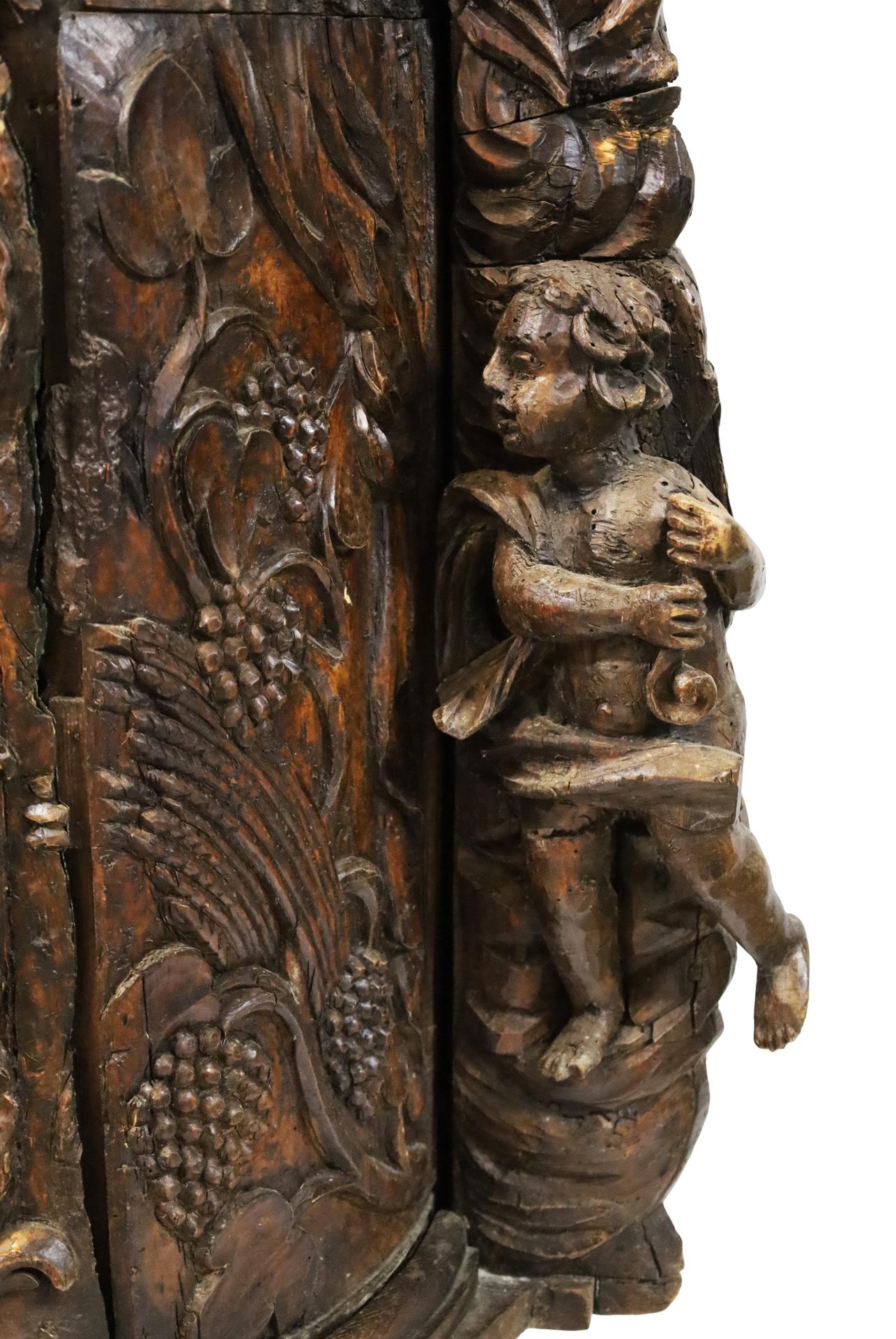 18th Century Italian Carved Wood Tabernacle Cabinet Italiano en venta
