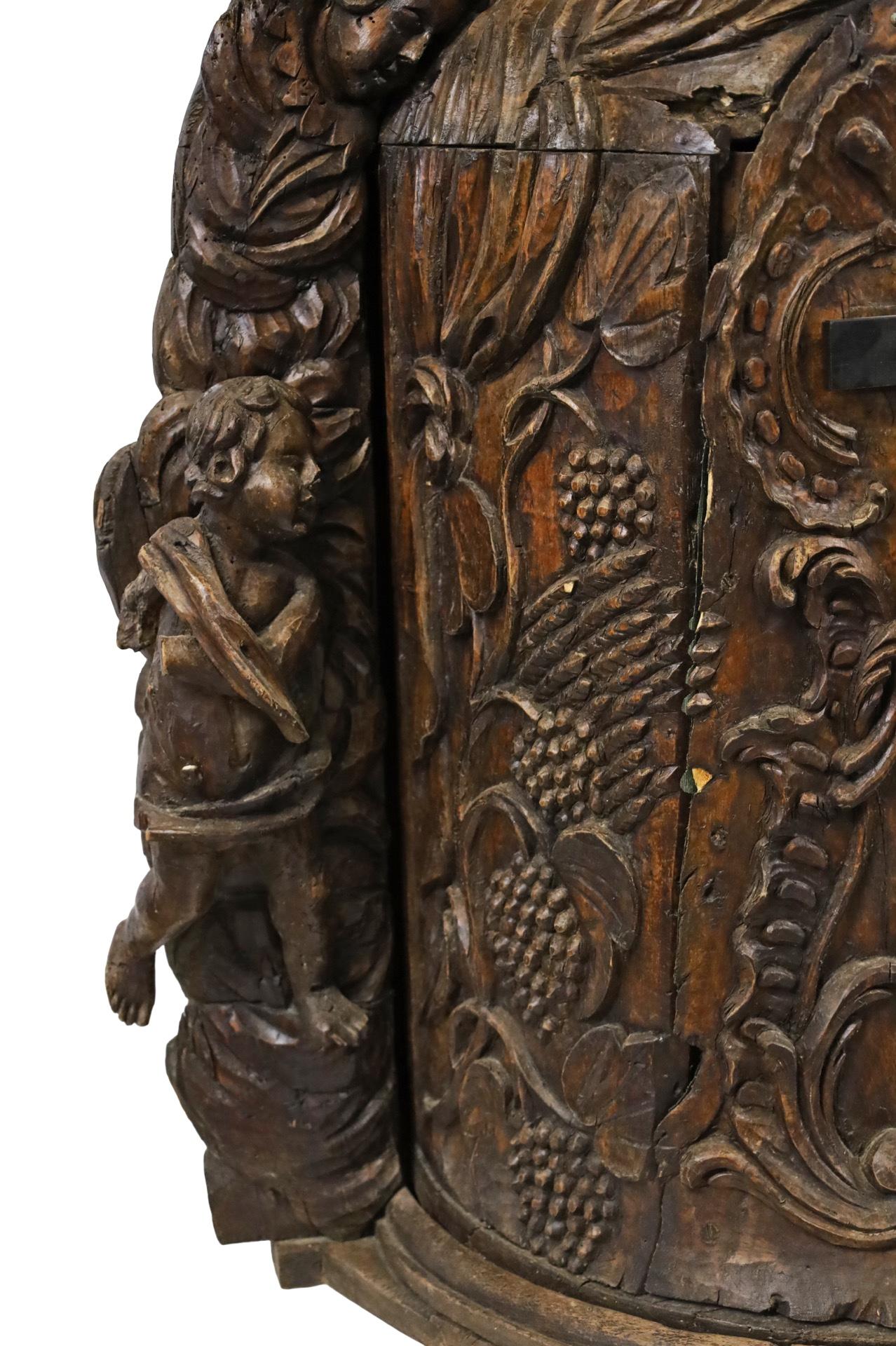 18th Century Italian Carved Wood Tabernacle Cabinet siglo XVIII y antes en venta