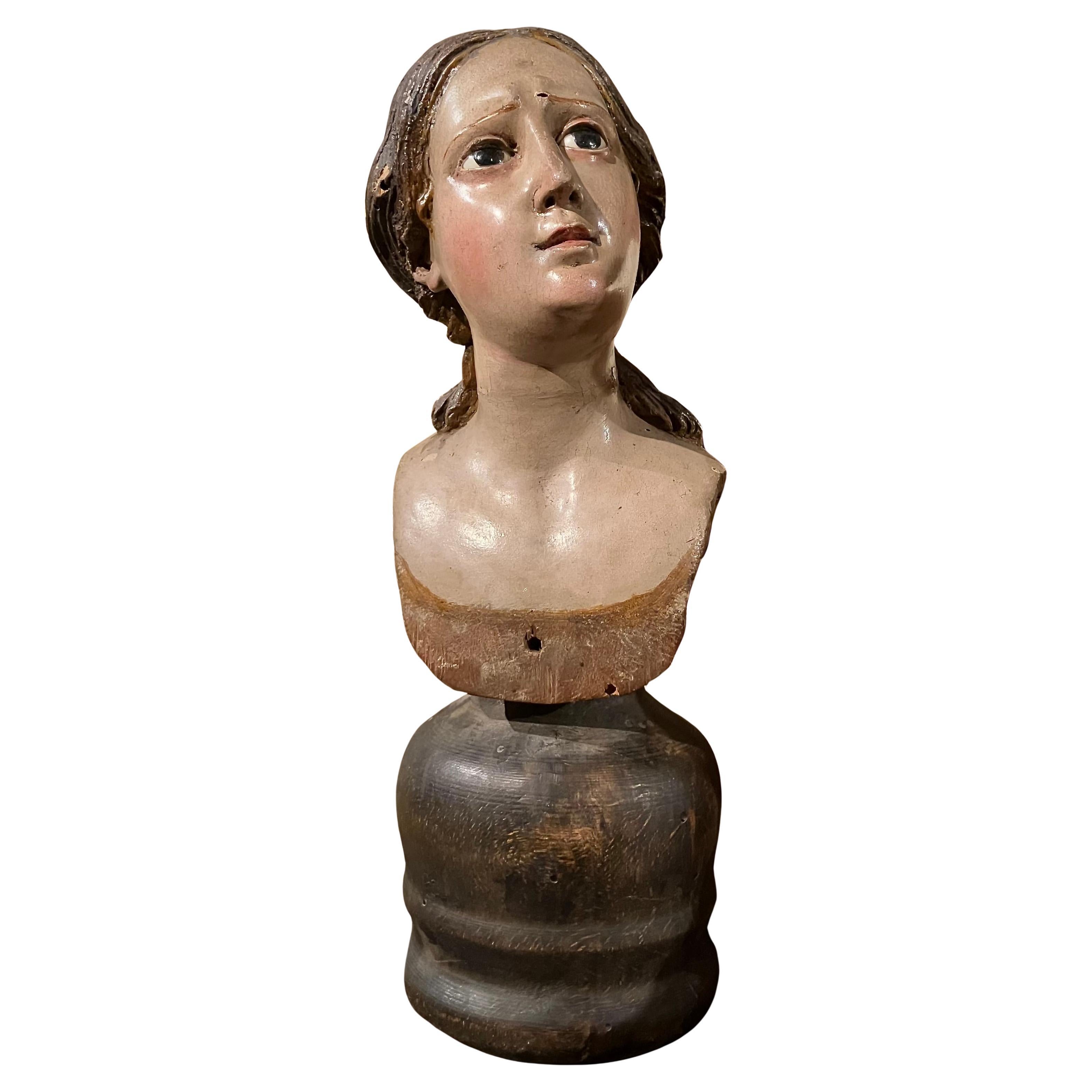 Escultura italiana del siglo XVIII de busto femenino tallado en madera lacada y policromada en venta