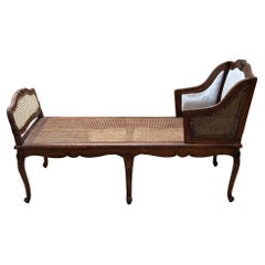 18th century Italian Chaise Lounge Daybed in Walnut and Cane