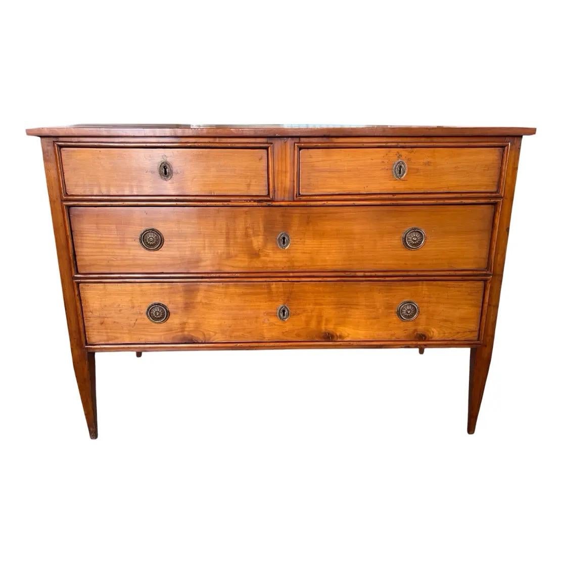18. Jahrhundert Italienisch Kirsche Neoklassische Kommode / Dresser im Angebot 9