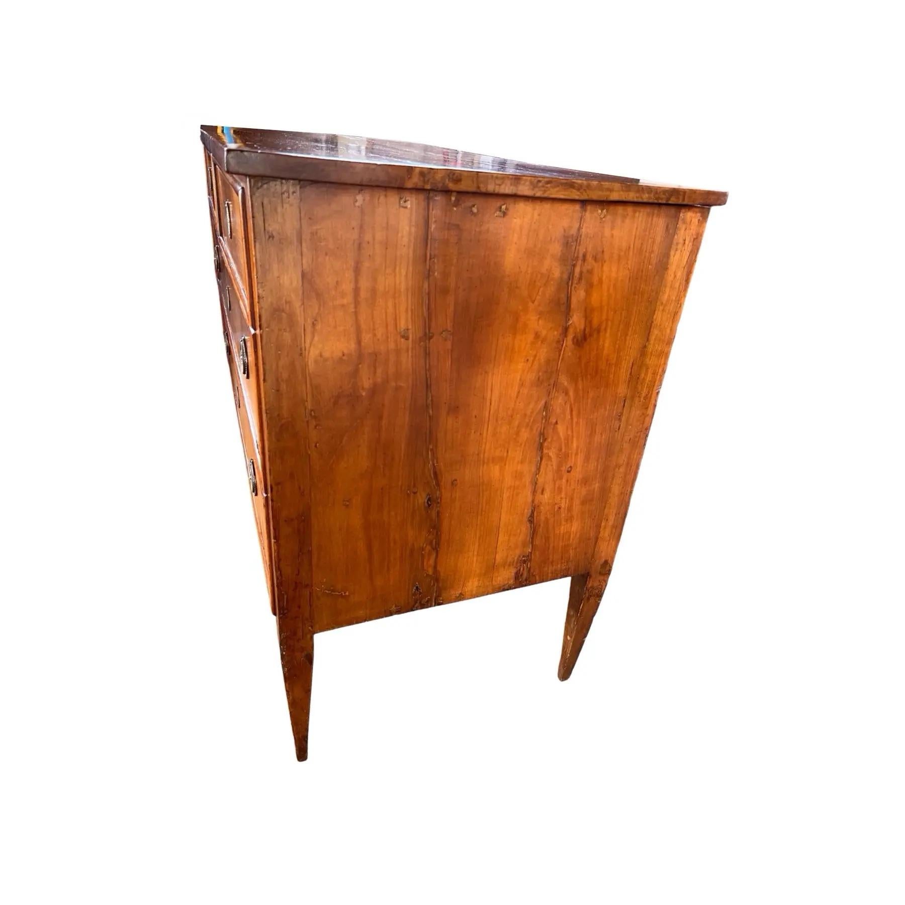 18. Jahrhundert Italienisch Kirsche Neoklassische Kommode / Dresser im Zustand „Gut“ im Angebot in Carmine, TX