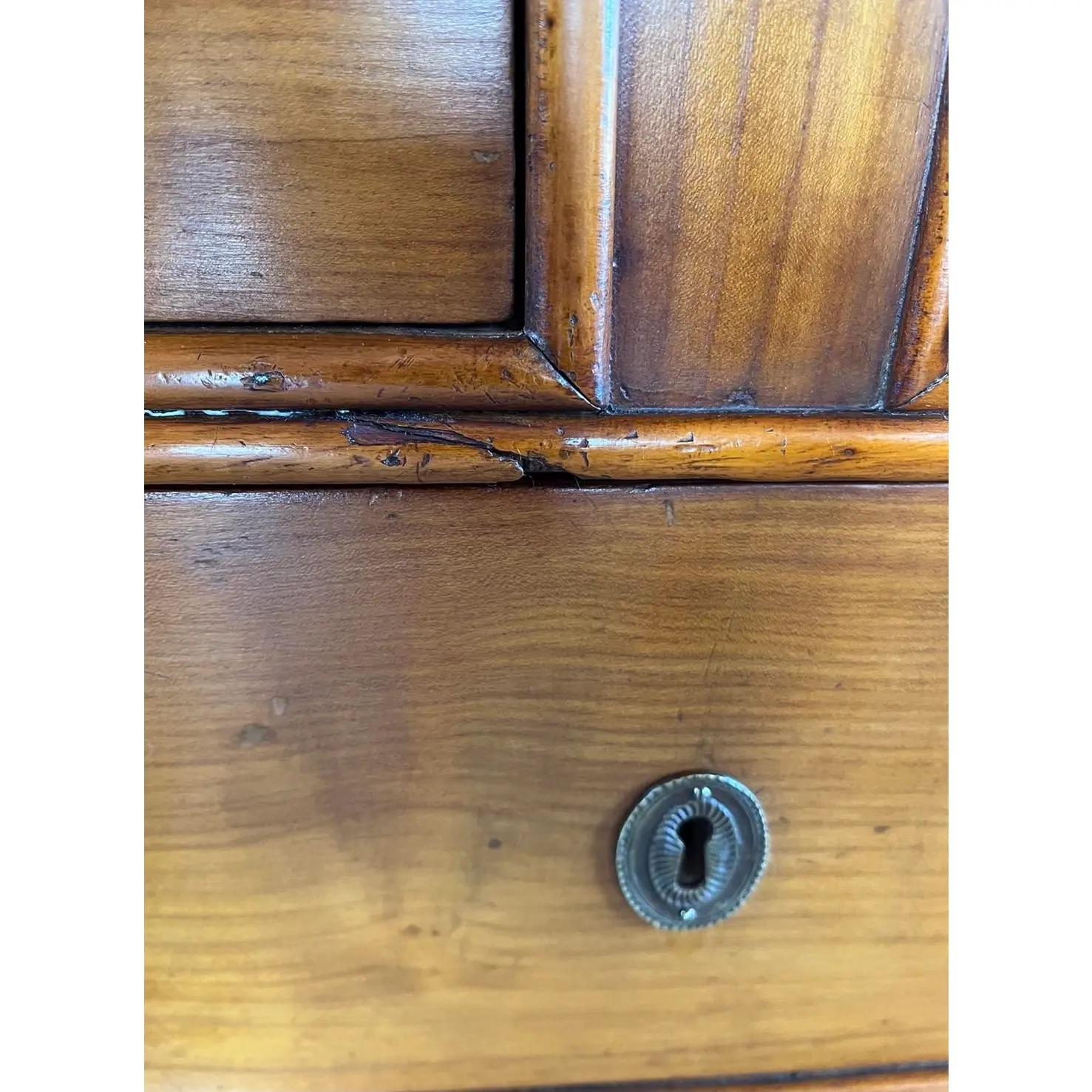 18. Jahrhundert Italienisch Kirsche Neoklassische Kommode / Dresser im Angebot 3
