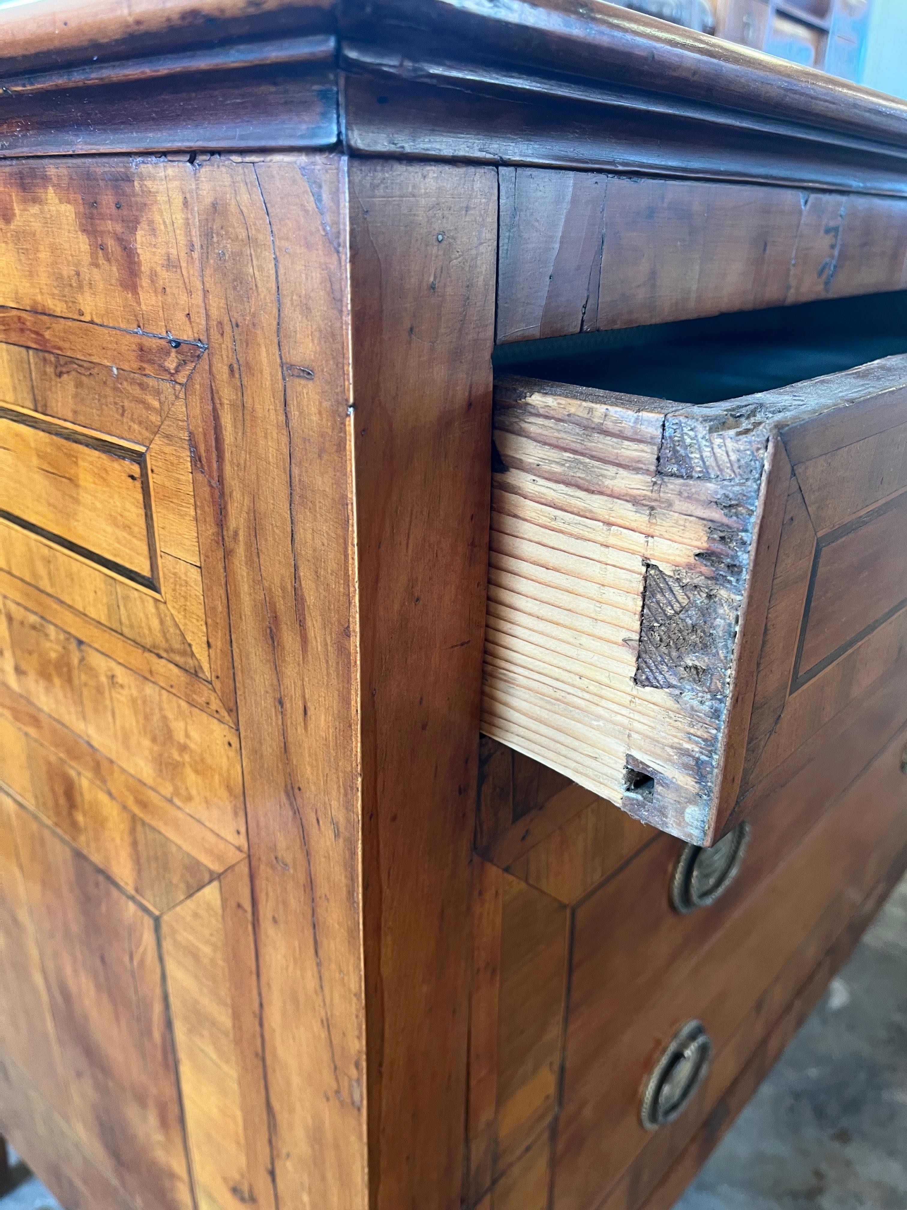 Commode / commode / commode néoclassique italienne du 18ème siècle en cerisier en vente 6
